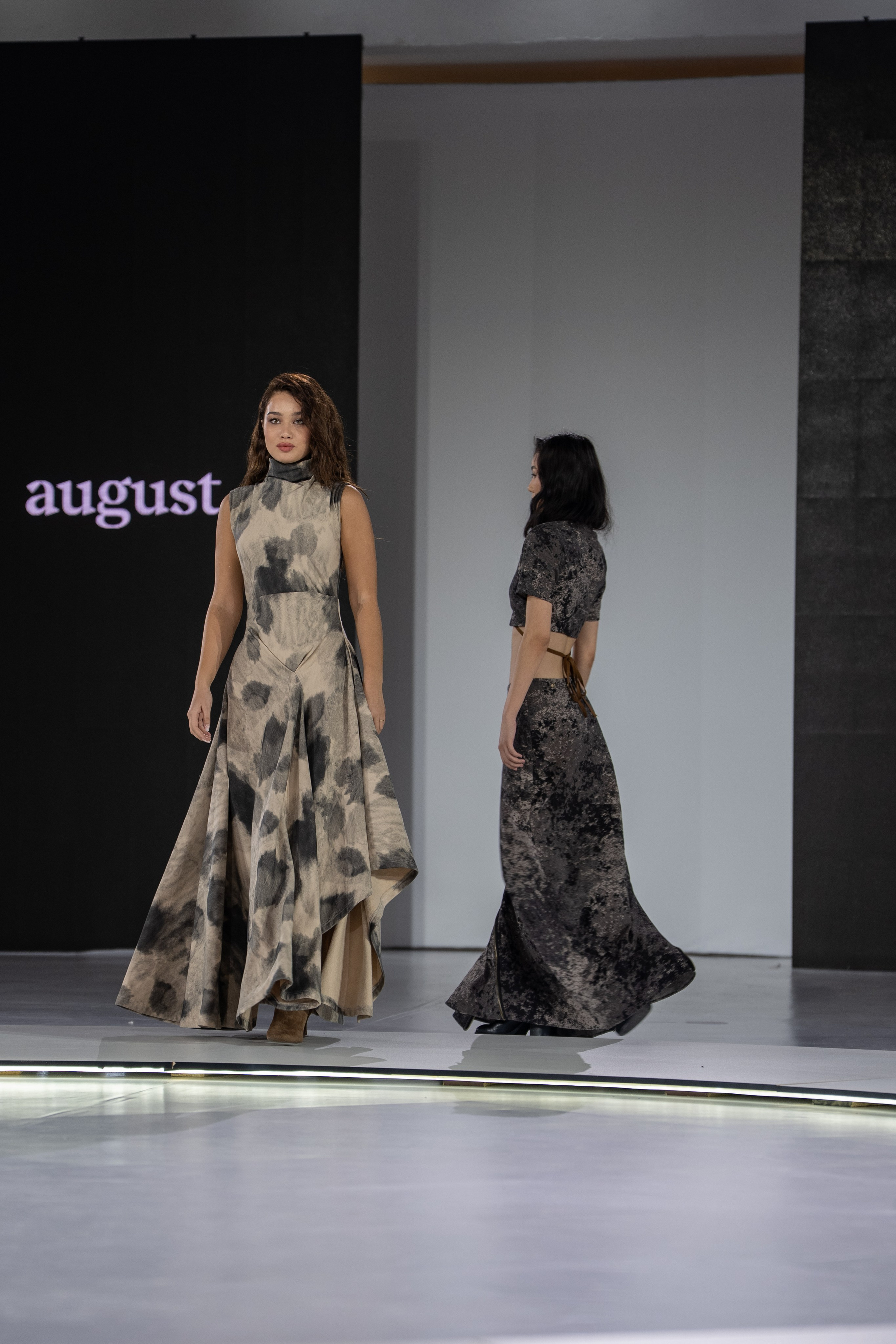 Design August. Сайт Алматинского НЮ АРТ, будуар и фэшн фотографа Дениса Карпенко