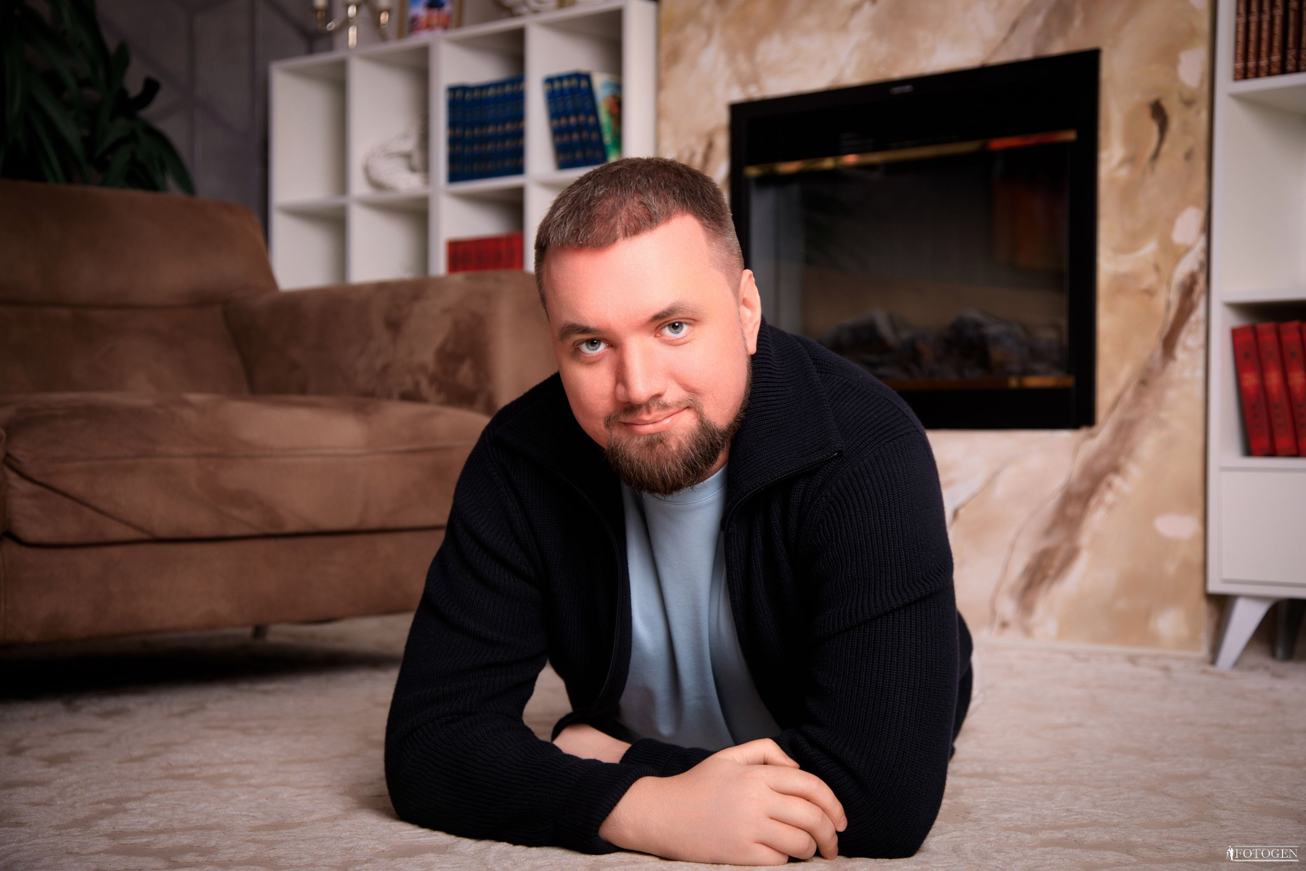 Профессиональная мужская фотосессия в Fotogen: Ваша история в кадре. Интерьерная фотостудия FOTOGEN г. Краснодар