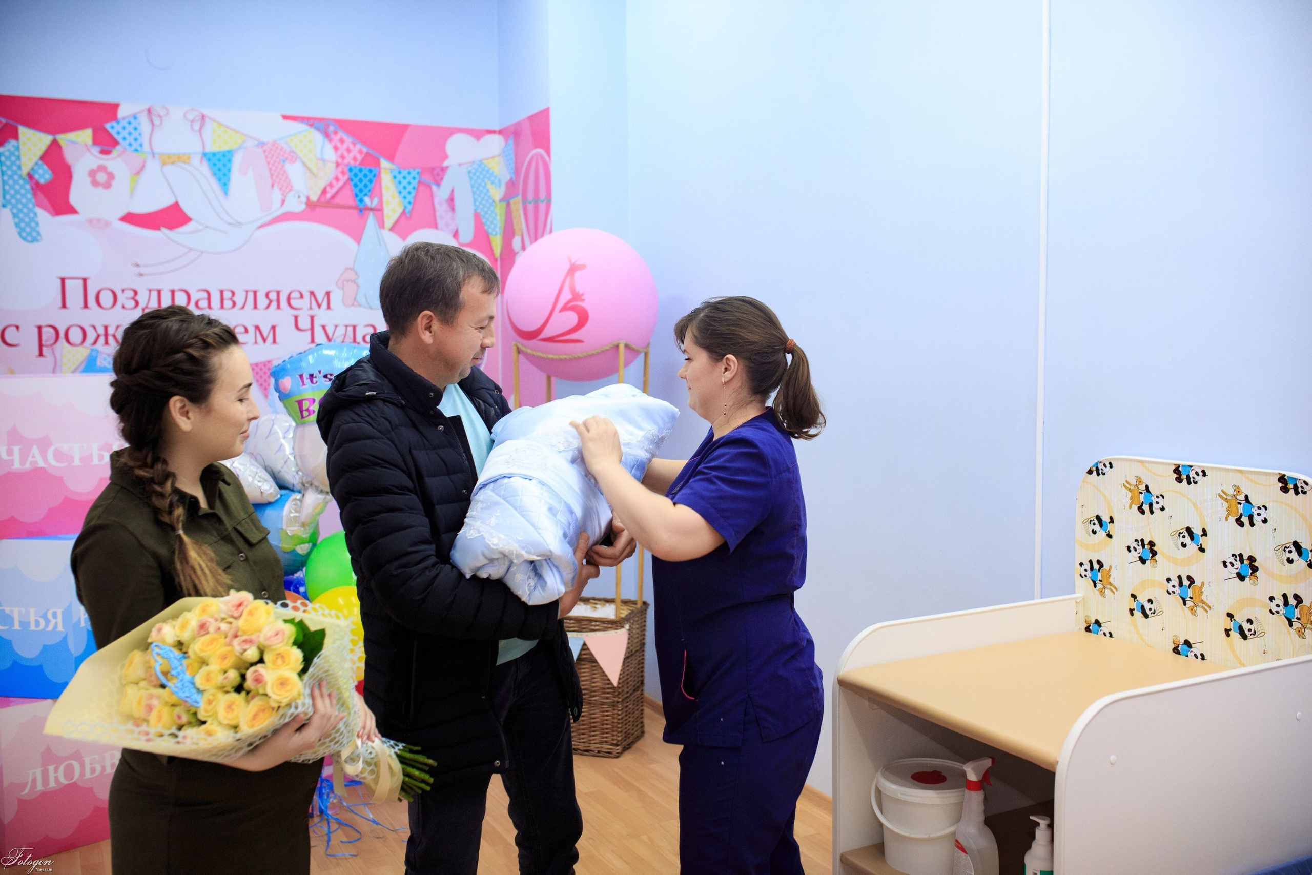Фотосессия выписки из роддома в Краснодаре | Портфолио Fotogen. Интерьерная фотостудия FOTOGEN г. Краснодар