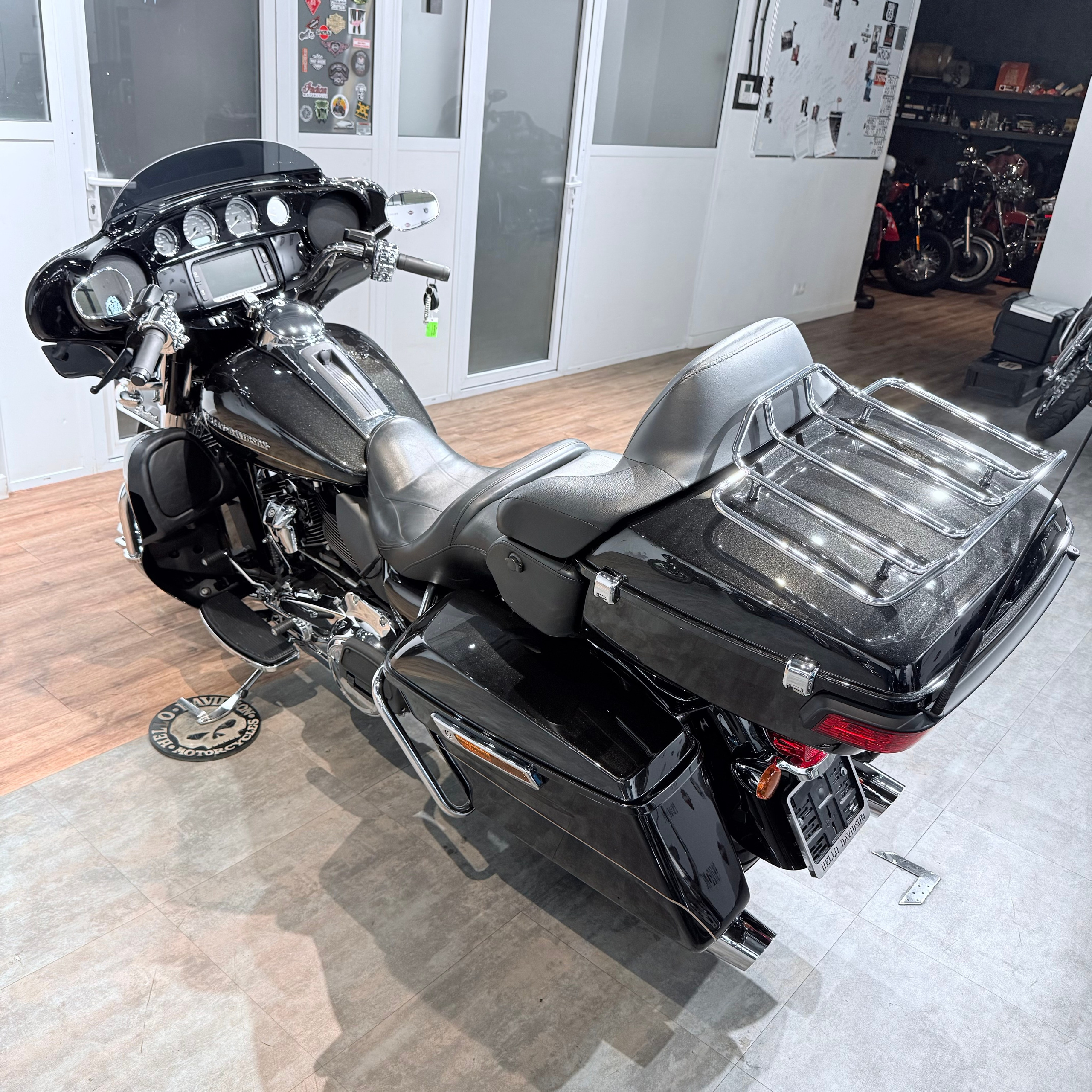 Купить Harley-Davidson 2017 Electra Glide Limited (Black Tempest) (Touring) — подробнее на сайте. Hello Davidson, Москва. Только хорошие мотоциклы…