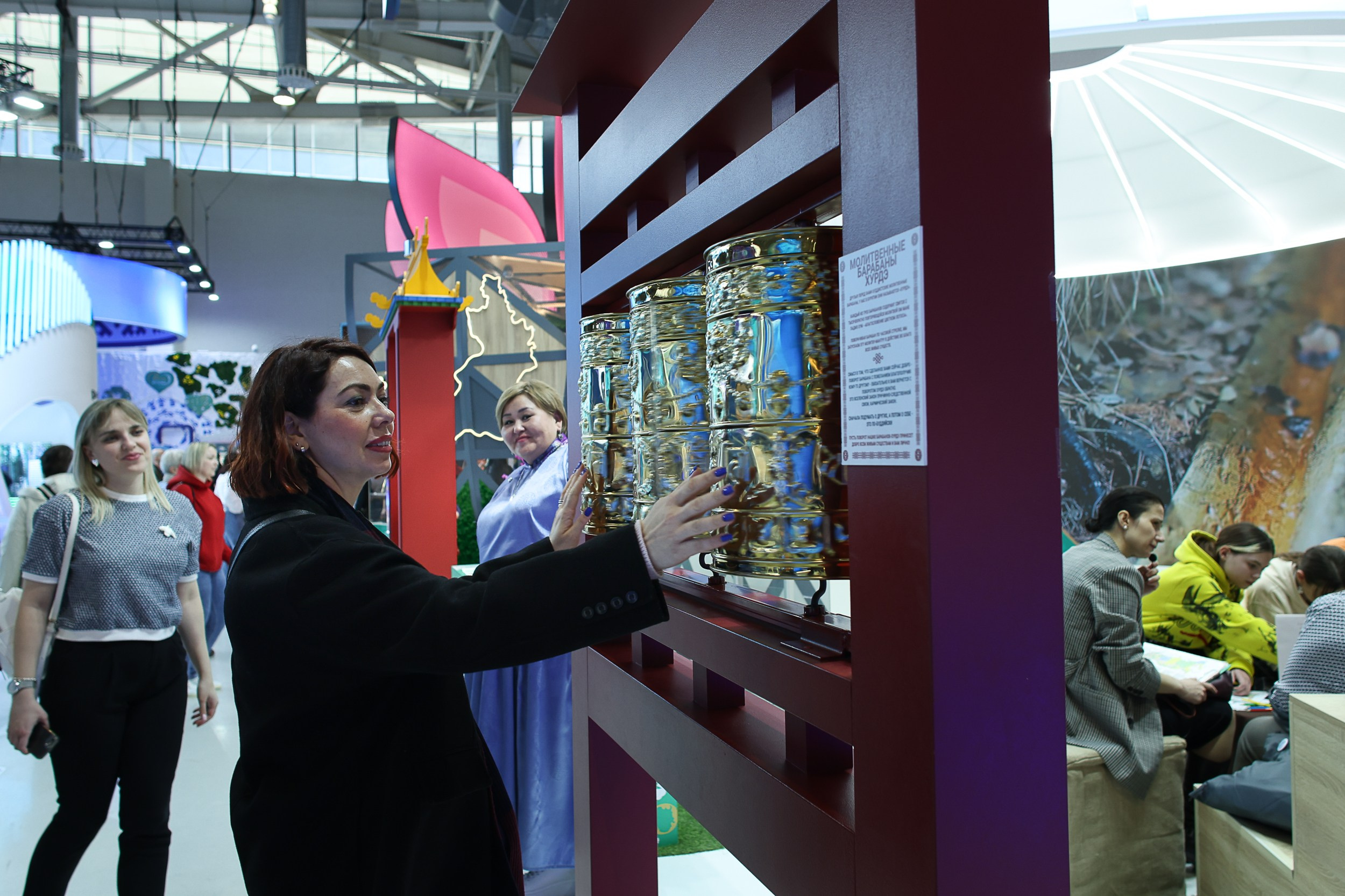 Выставка «Россия». Репортажный, архитектурный, театральный и файн-арт фотограф Лена Мельникова в Москве