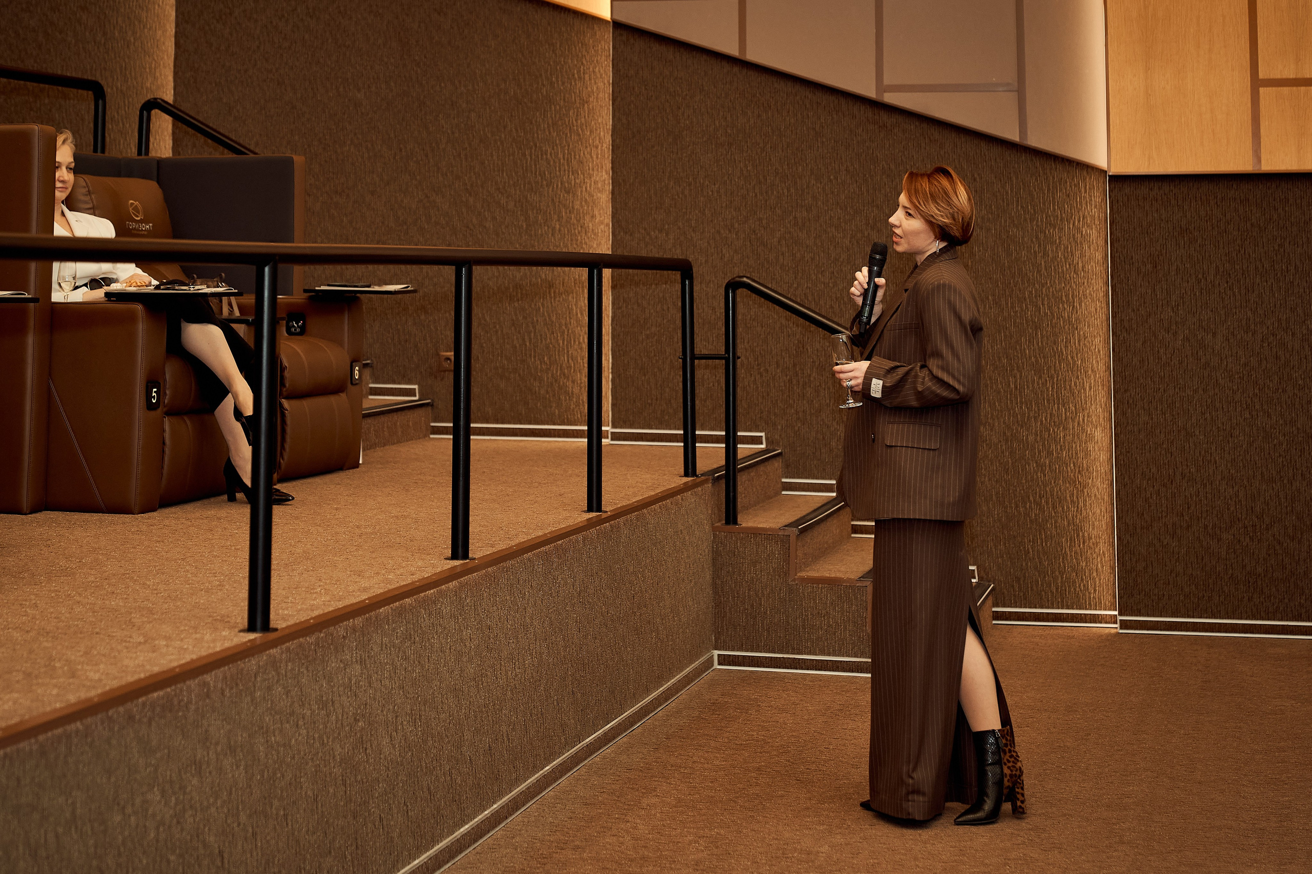 • Горизонт LED. Репортаж. Фотограф, индивидуальные женские, мужские фотосессии в Ростове-на-Дону