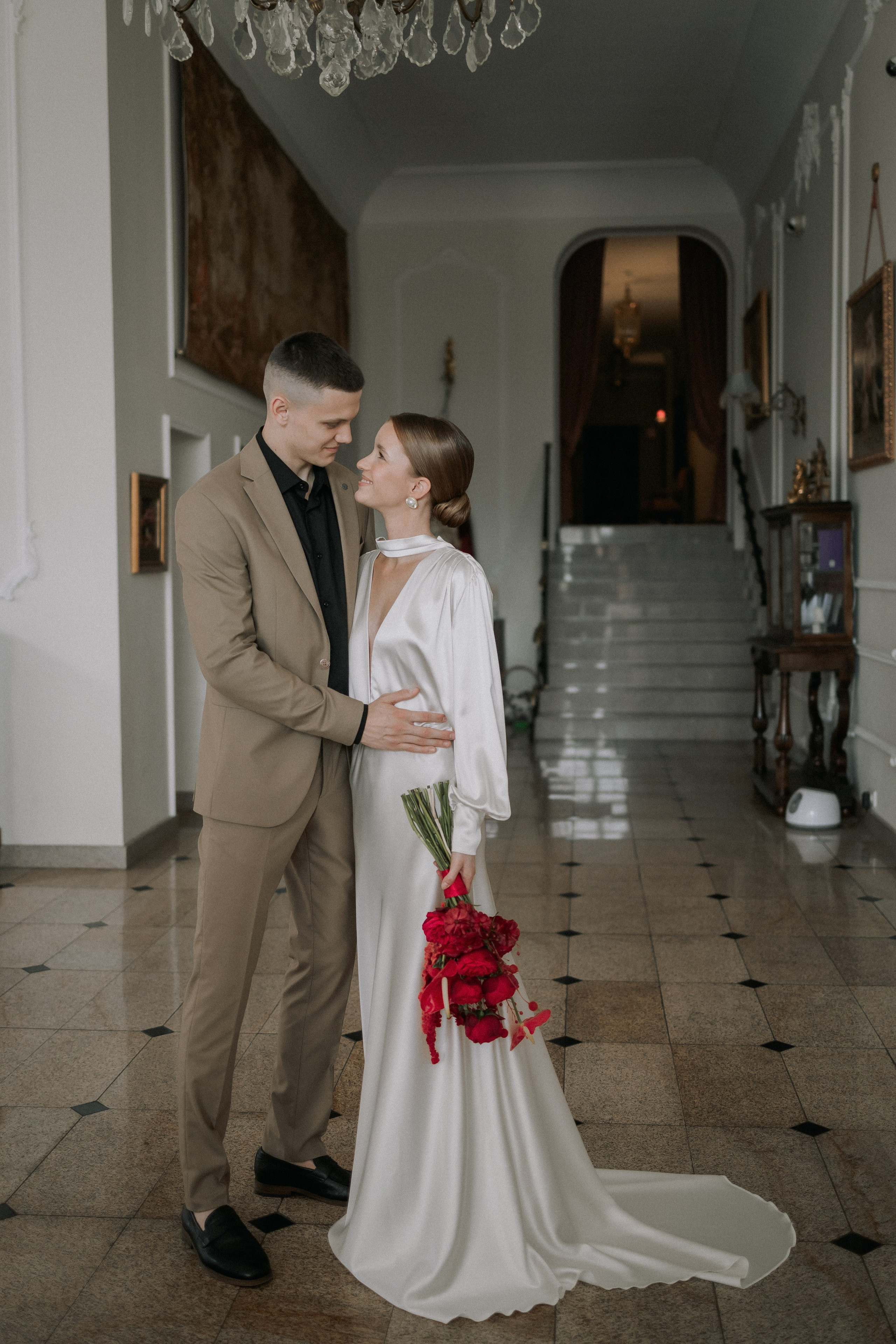 Свадебная прогулка Адель и Артём. Свадебная фотография. Арина Рубах