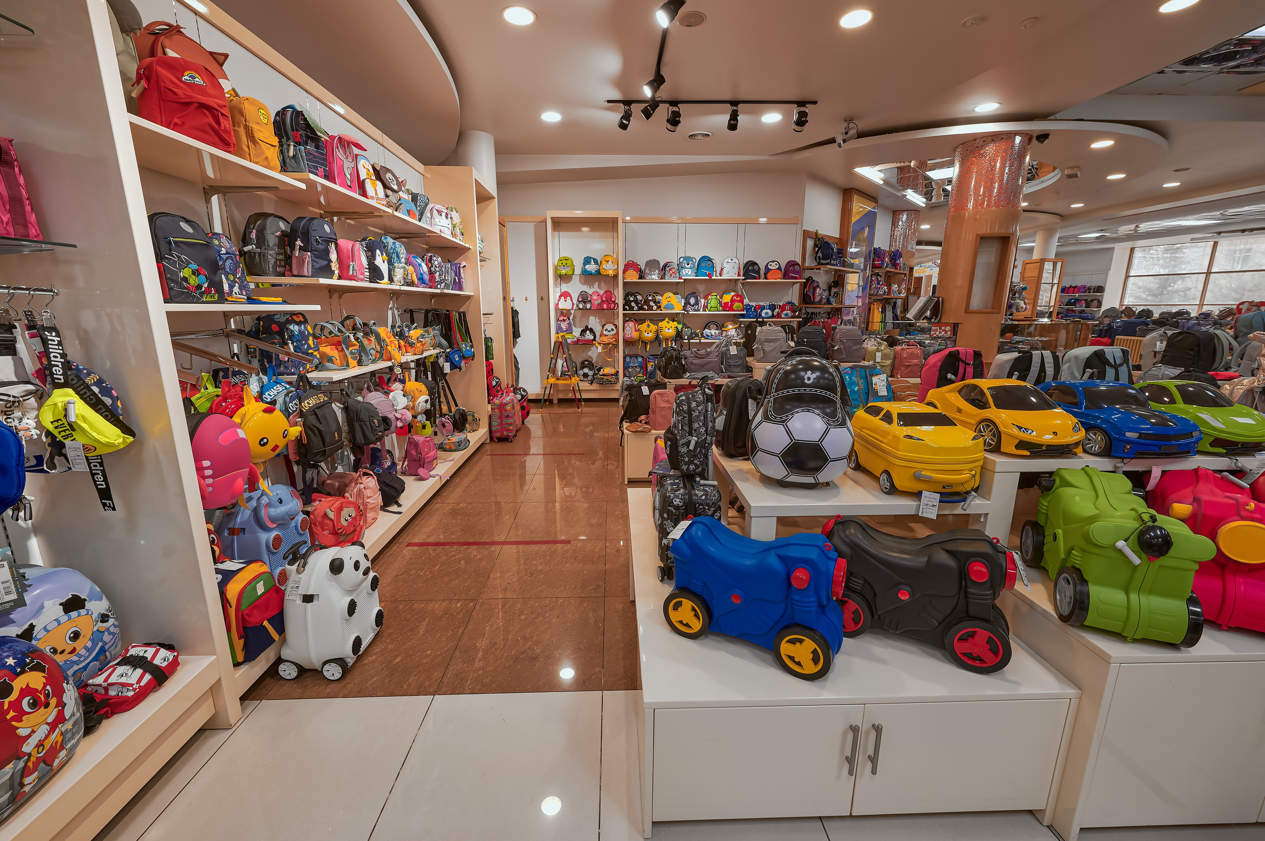 Портфолио по интерьерной и экстерьерной фотосъёмки: Мир Сумок — Правый берег. Фотограф Яковлев Роман — Красноярск