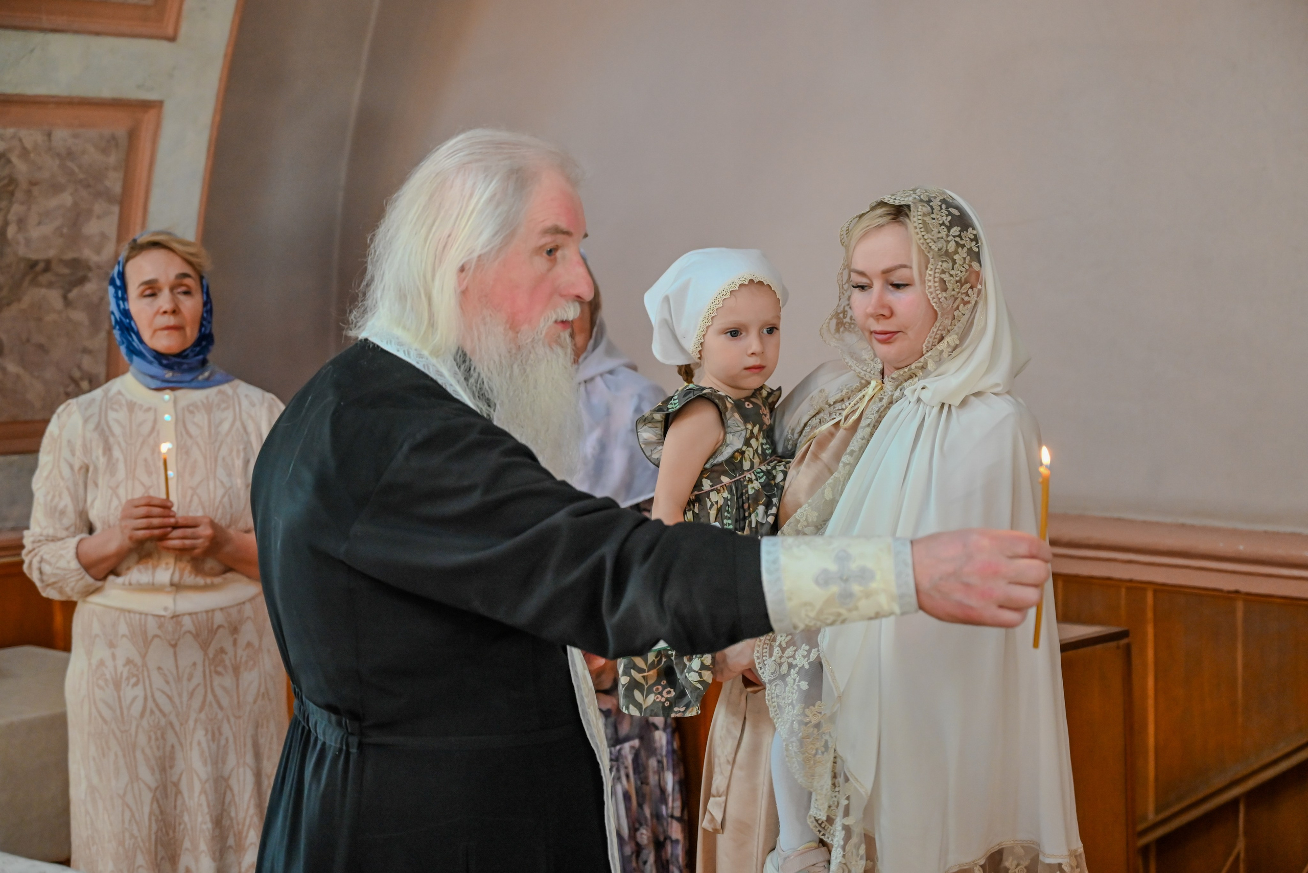 Крещение мама Анна. Семейный и детский фотограф Москва