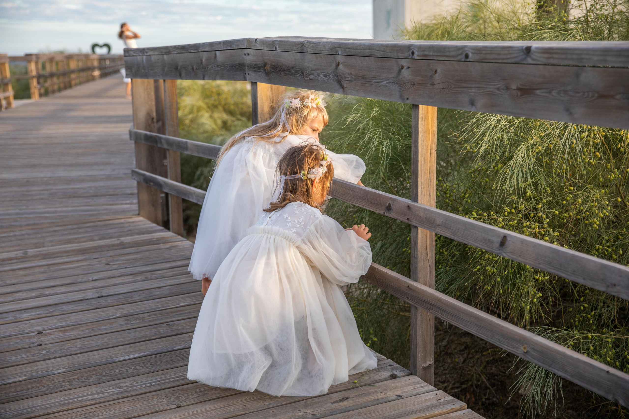 Family on the ocean. Professional Photographer in Portugal. Oksana Lomnova