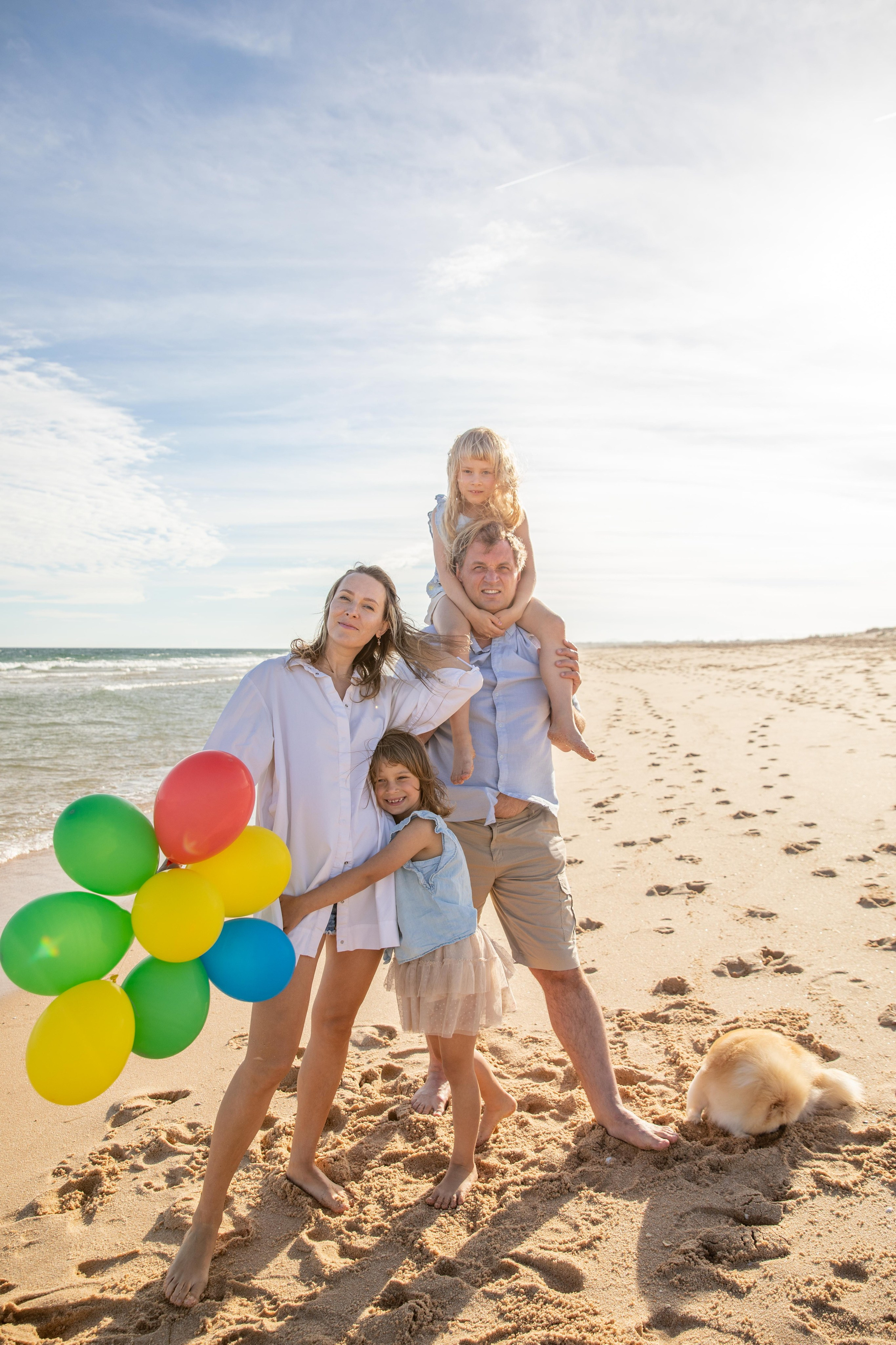 Family on the ocean. Professional Photographer in Portugal. Oksana Lomnova