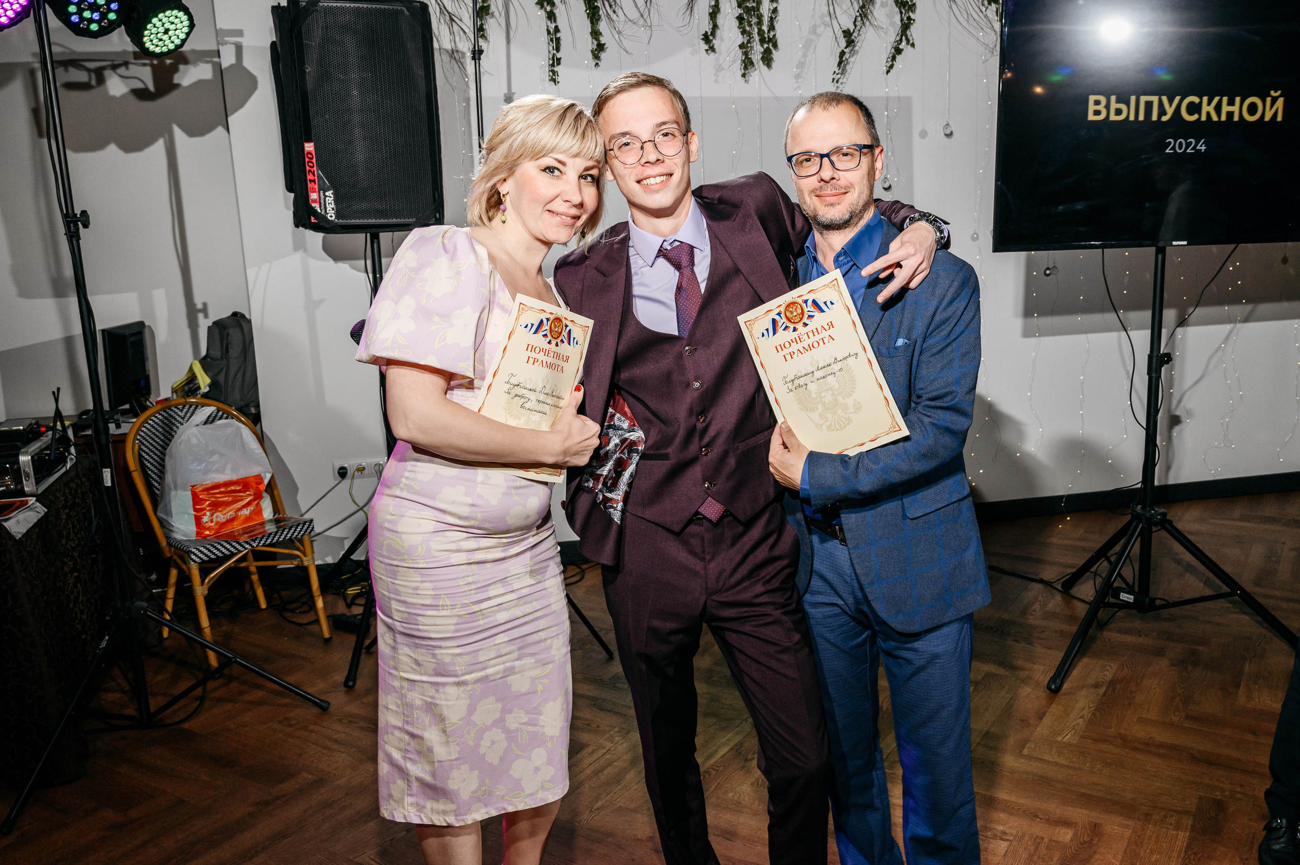 Выпускной Школа № 7. Фотограф Владивосток. Игорь Кирсанов