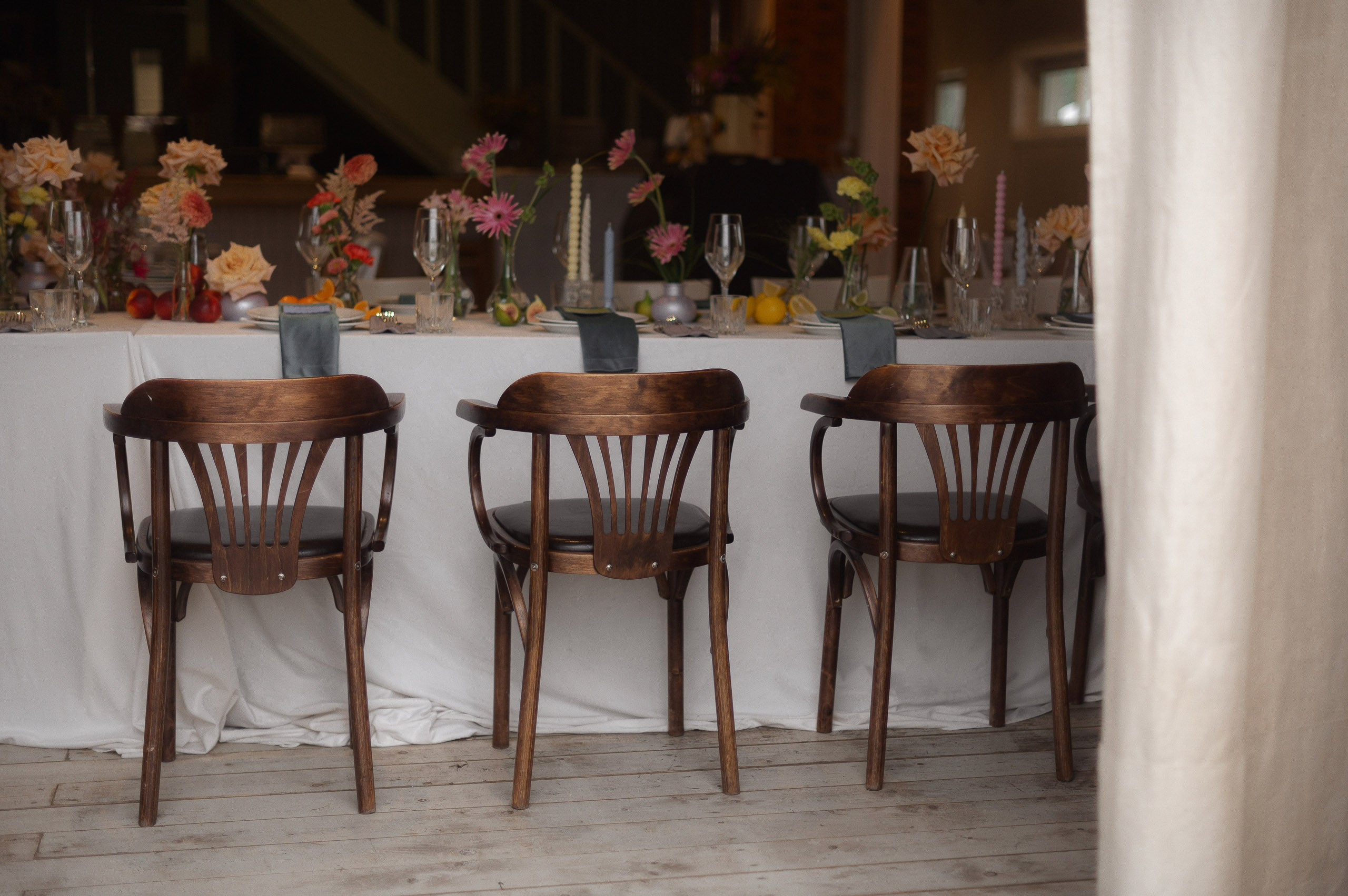 Зеленая тропа, уютная свадьба под дождем. Афина Ефимова. Свадебный фотограф Москва