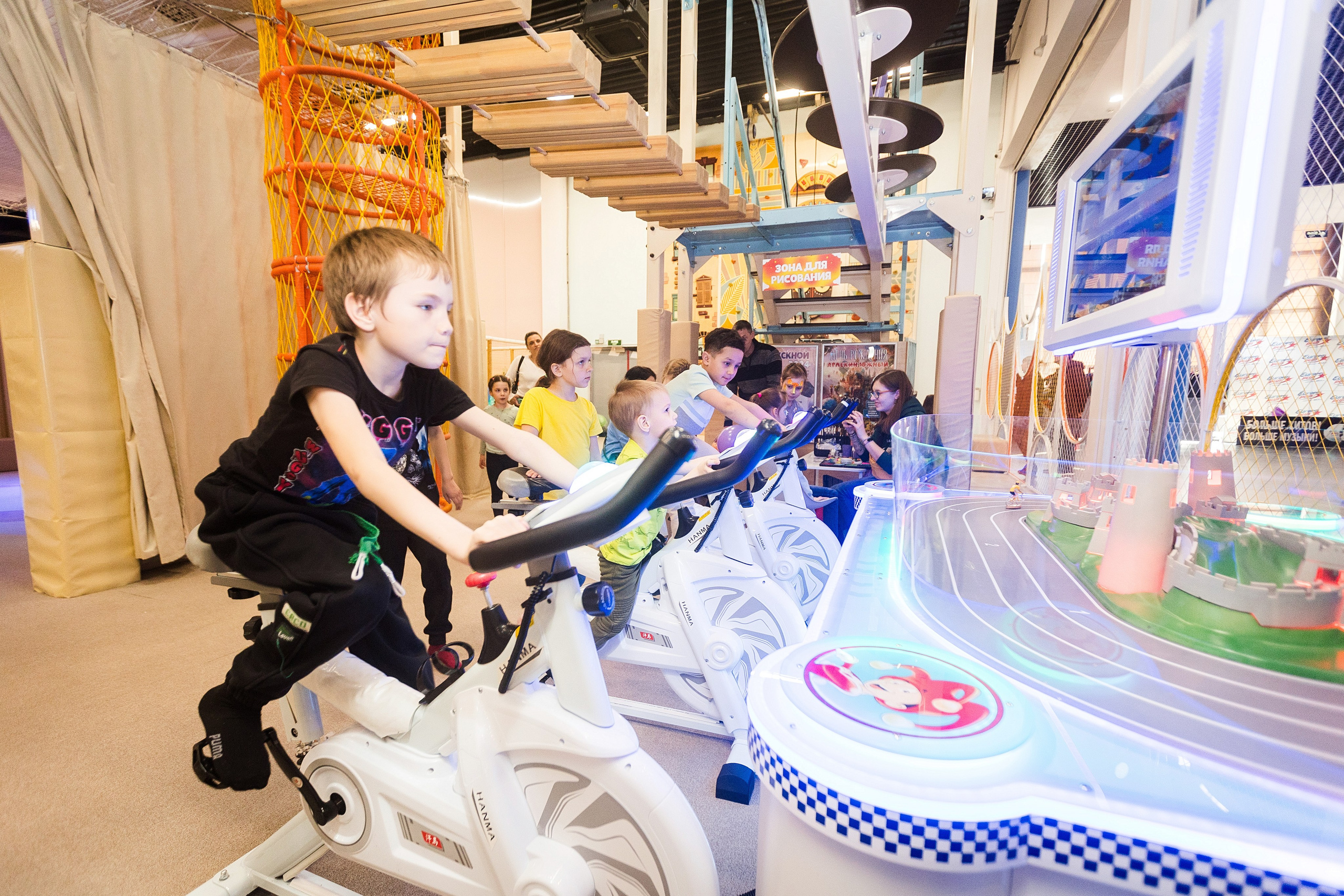 День рождения Арлекина. Детский фотограф видеограф в Хабаровске Михаил Орлов