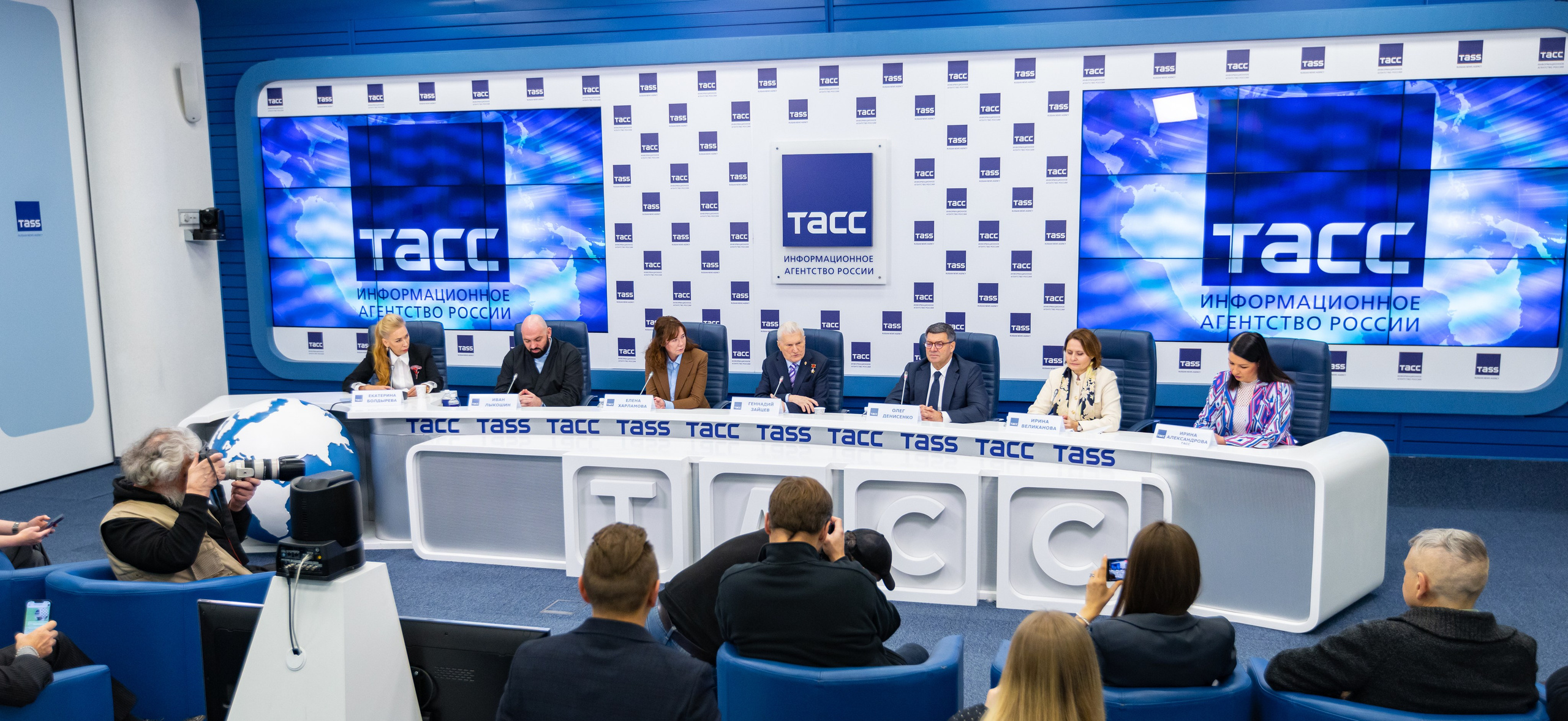 ГРУППА «АЛЬФА». ПЕРВЫЕ ПОЛВЕКА. Пресс-конференция в стенах ТАСС. Фотостудия в Москве LUXARTPHOTO