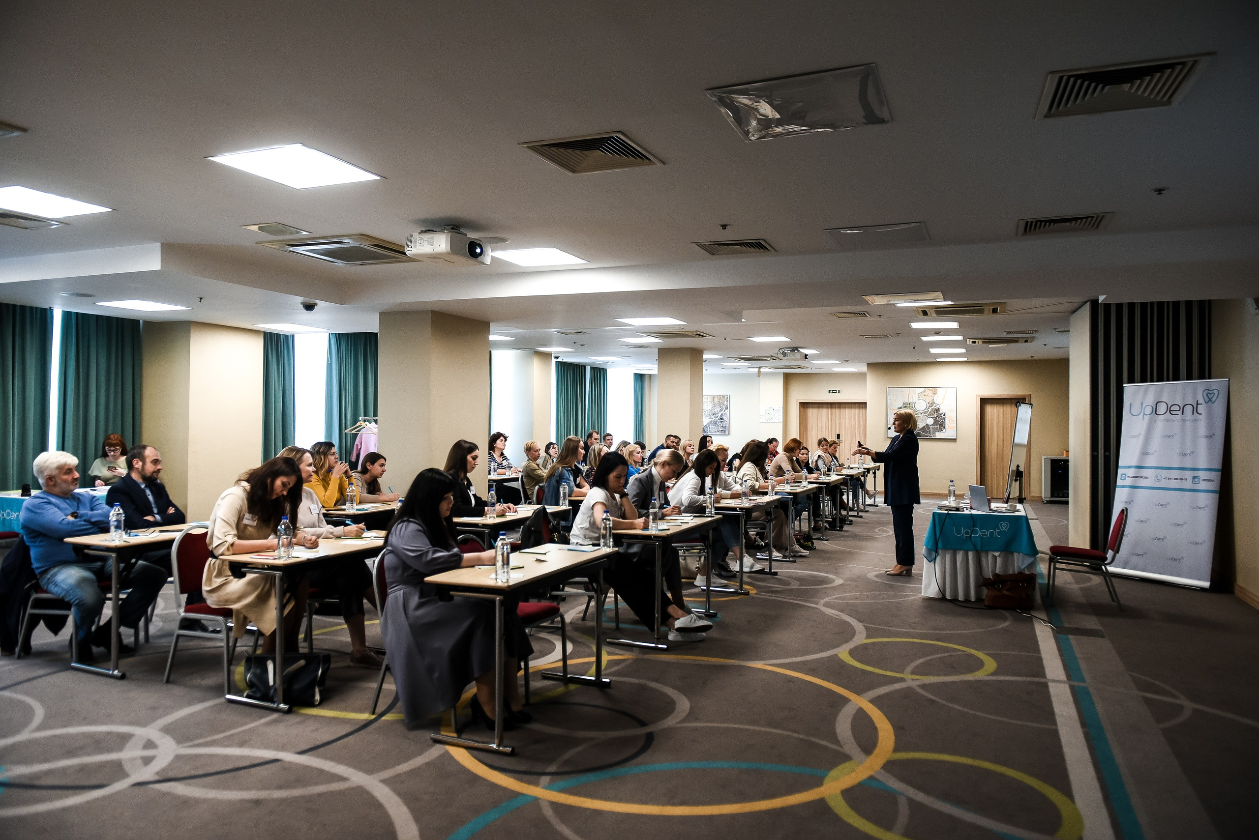 Курсы и тренинги. Анастасия Петрович фотограф, фотокорреспондент в Москве и Санкт-Петербурге. Фотосъёмка репортажа, мероприятия, корпоративная съёмка, контент