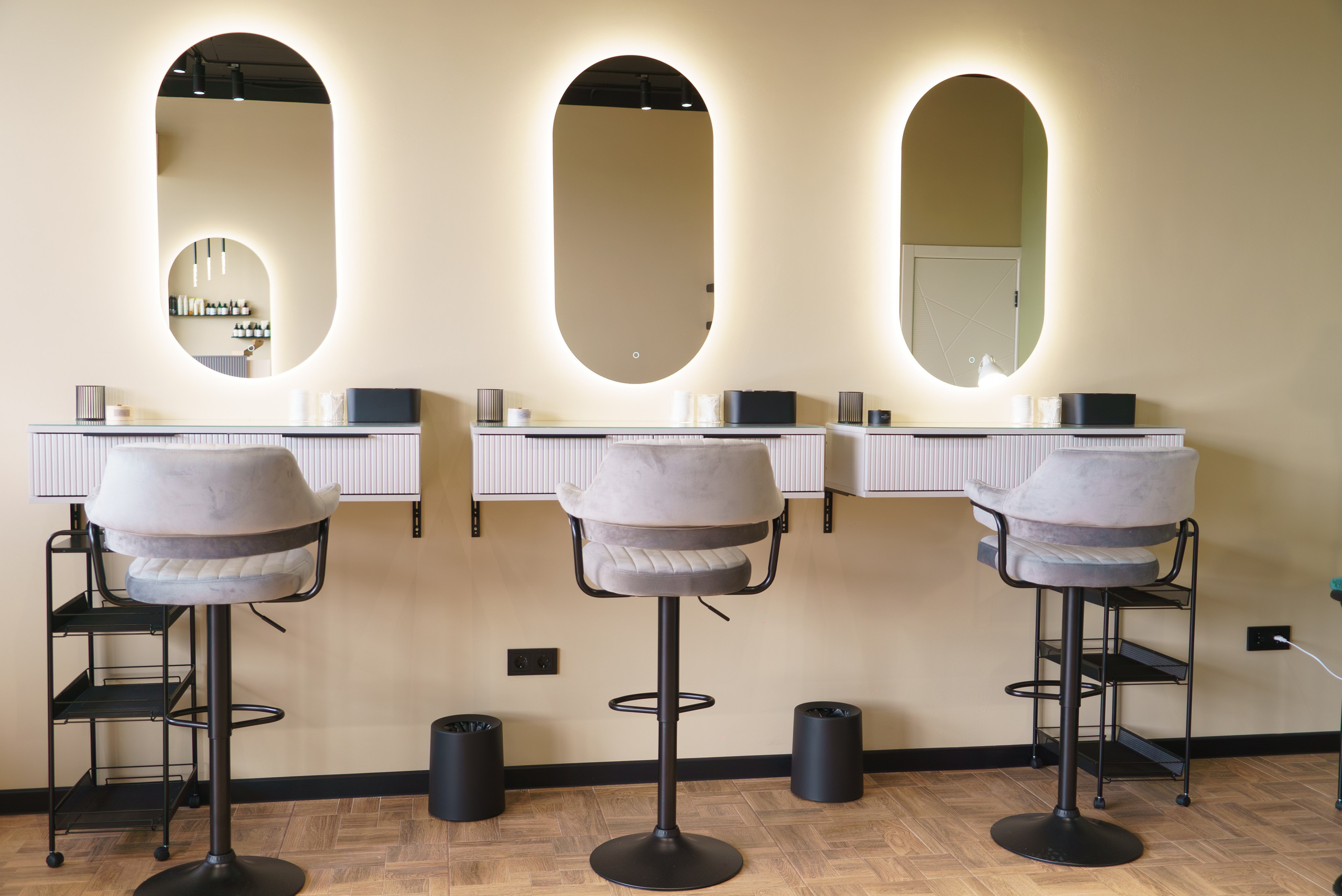 Профессиональная интерьерная фото и видео съемка студий красоты Яркая интерьерная фотосъемка для бьюти-коворкинга и студий. Шедевры для Вас! Фотограф и Видеограф в Краснодаре Пахиев Руслан