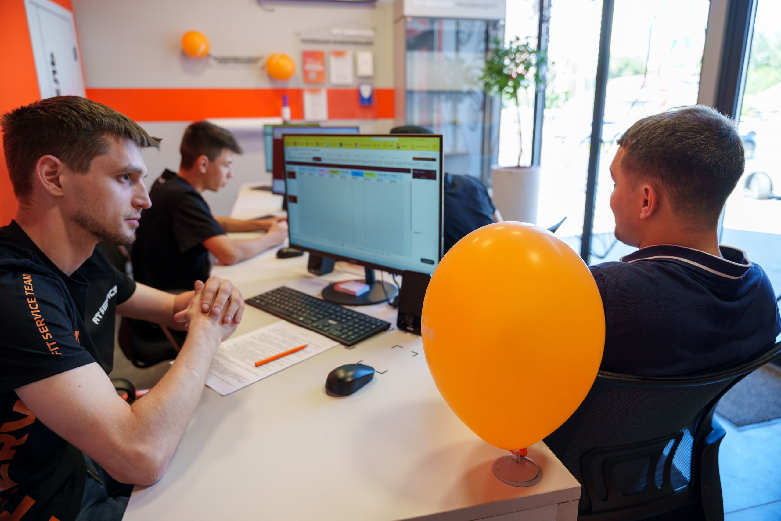 Интерьерная фотосъемка автосервиса Fit Service в Краснодаре — Профессиональная фотосъемка интерьера техцентра в Краснодаресеть СТО. Шедевры для Вас! Фотограф и Видеограф в Краснодаре Пахиев Руслан