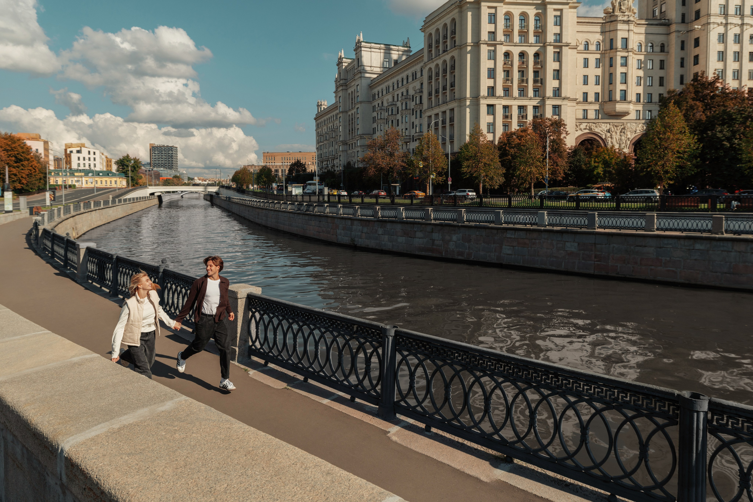 «Осень в Москве» пара. Коммерческий, репортажный фотограф в Москве Лейла Мару
