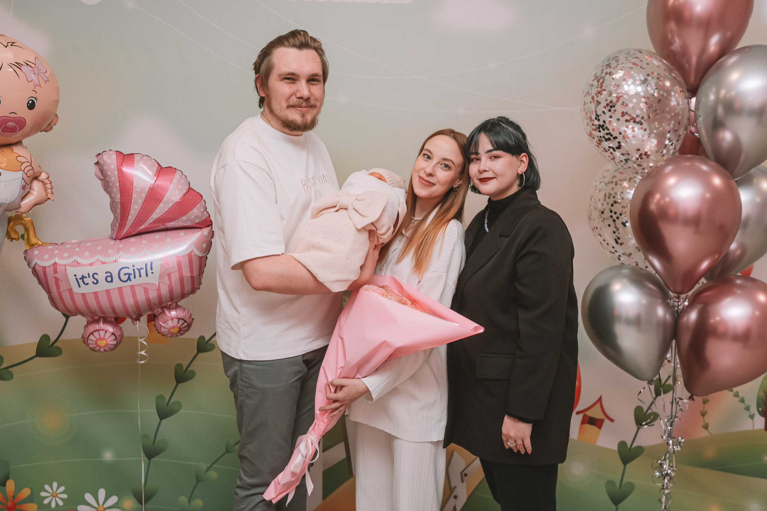 Выписка палата+внизу ПЦЭ. Семейный фотограф Тюмень, фотограф на роды Салмина Мария