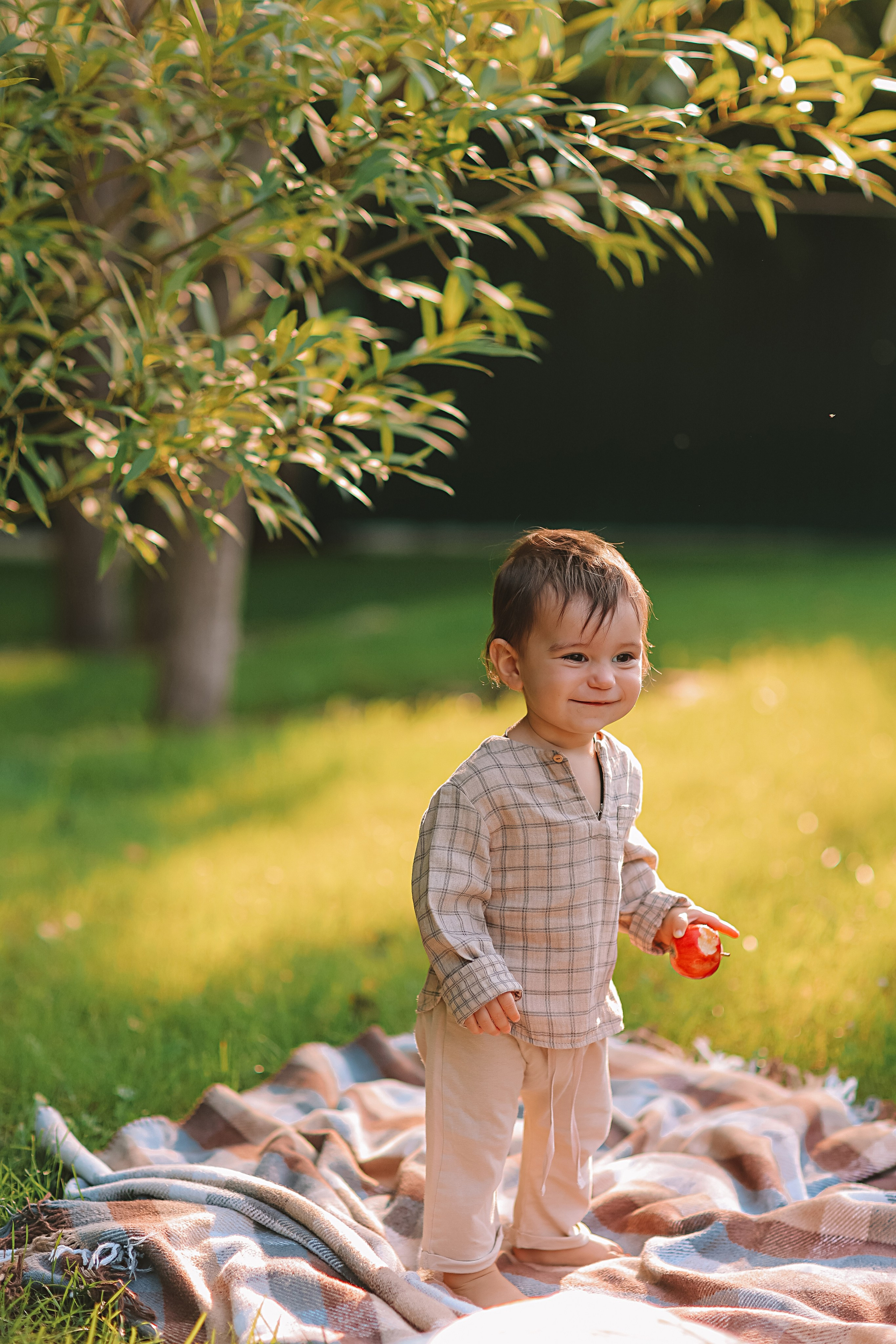 Стирка у дома. Семейный фотограф Тюмень, фотограф на роды Салмина Мария