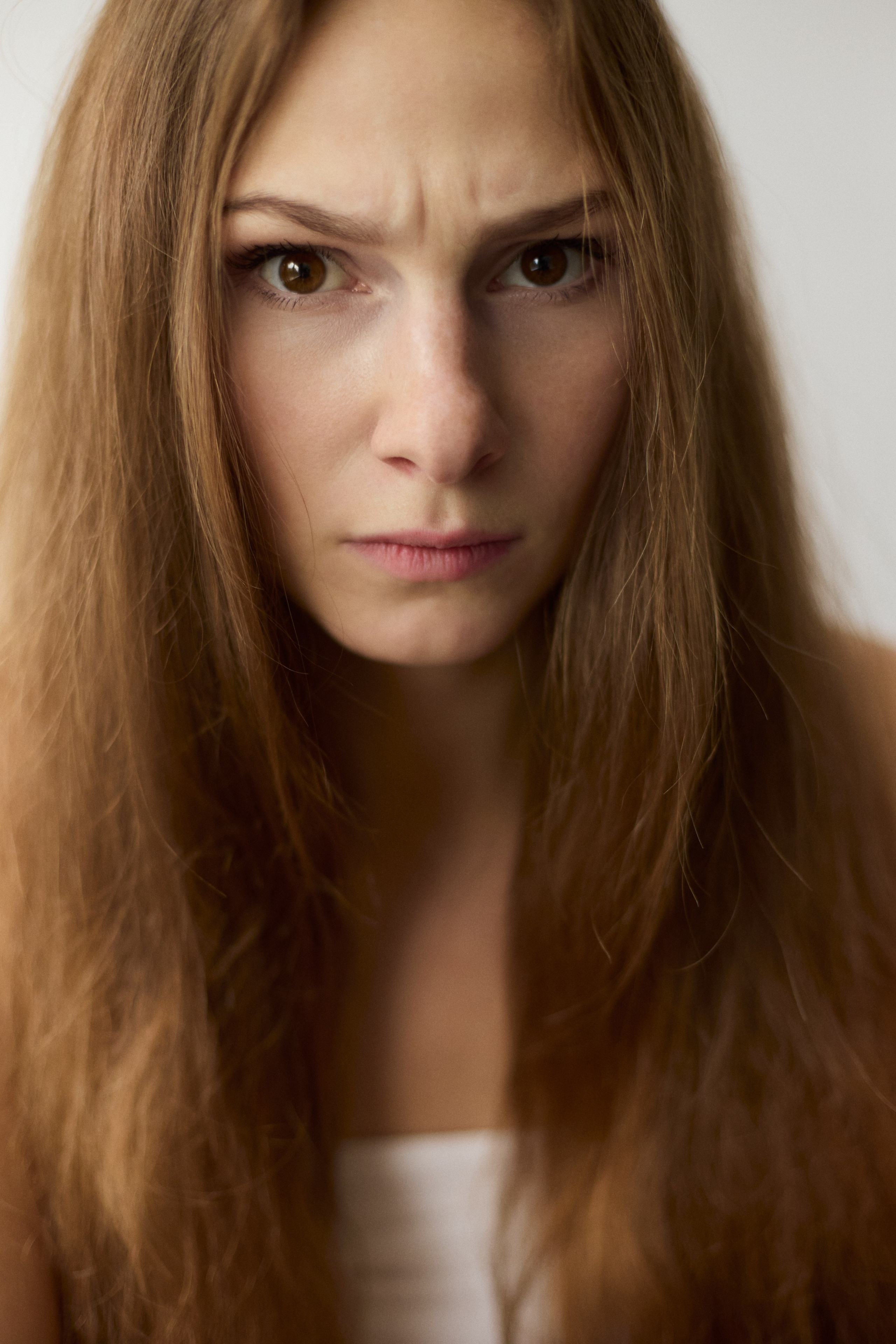 актерское портфолио для молодой девушки в студии, портретная фотосессия