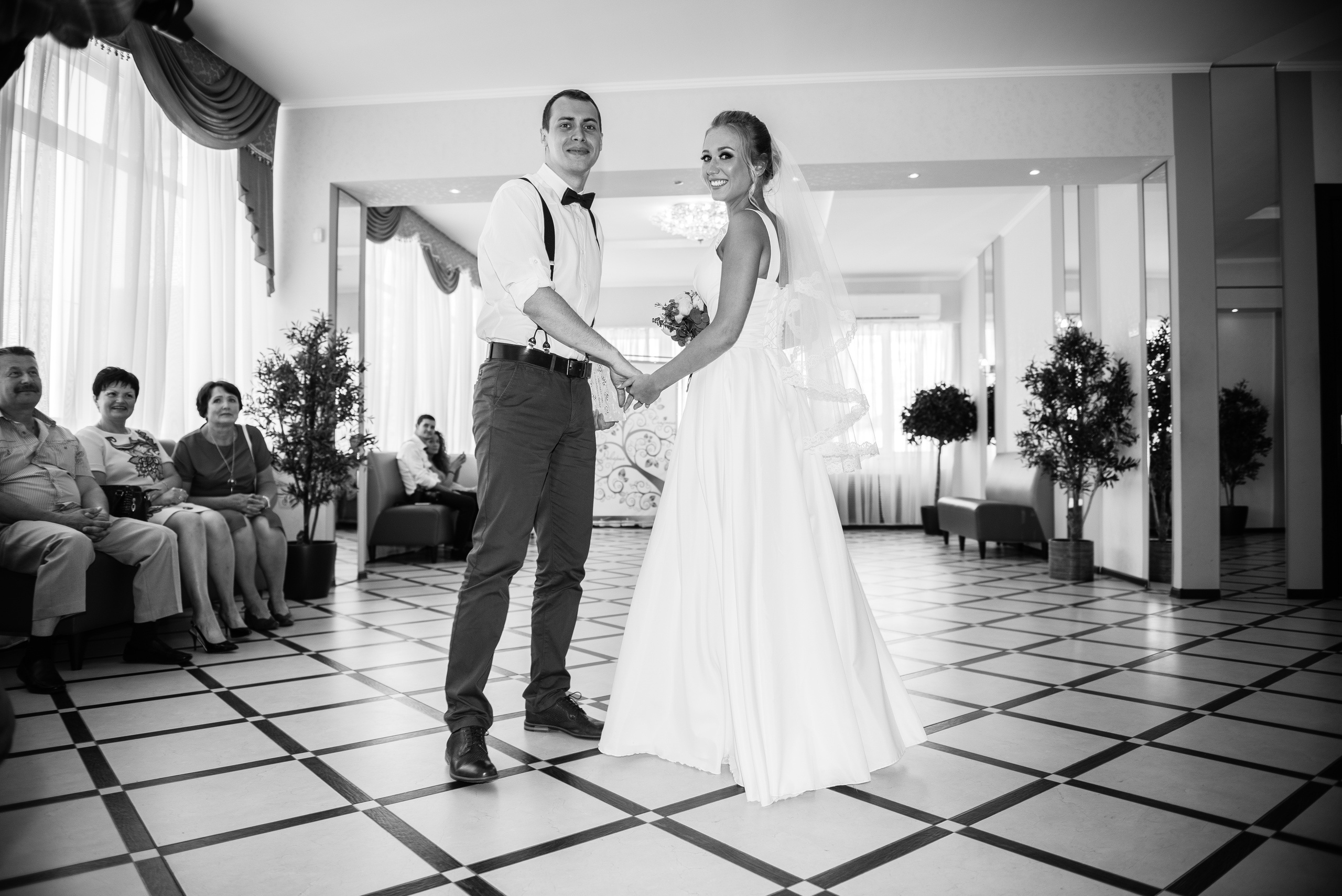 Миллионы глаз смотрят на нас. Свадебный фотограф и визажист в Москве Кристина Палько