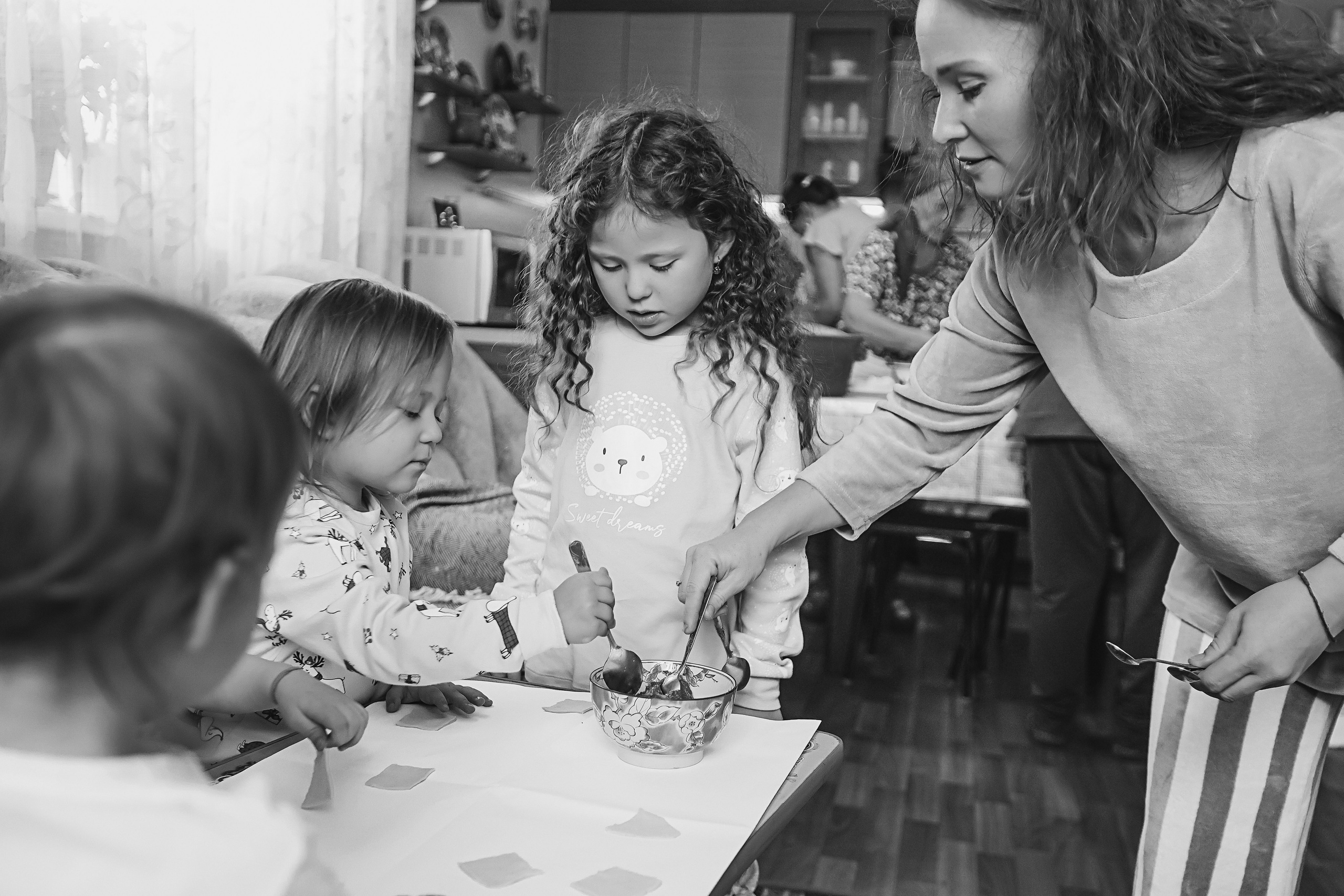 Большая семья репортаж. Семейный фотограф Тюмень, фотограф на роды Салмина Мария