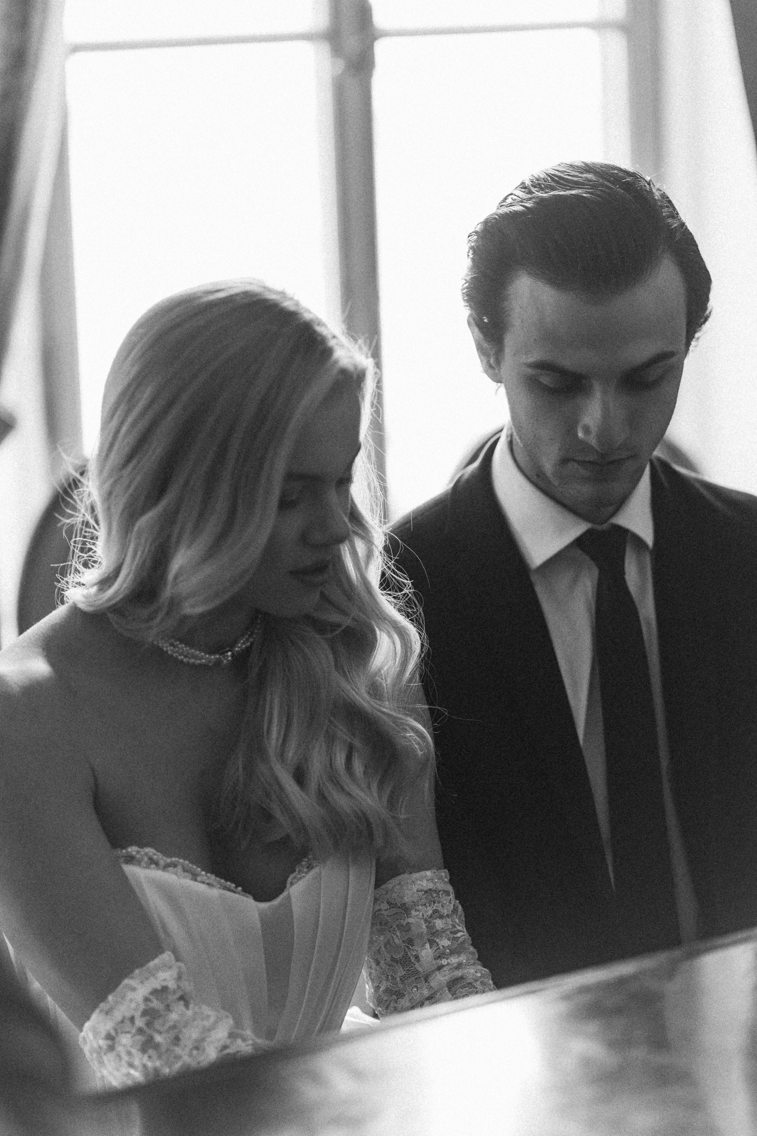 Свадебная фотосессия в Пушкинской библиотеке. Свадебный фотограф в Москве Анна Полушина