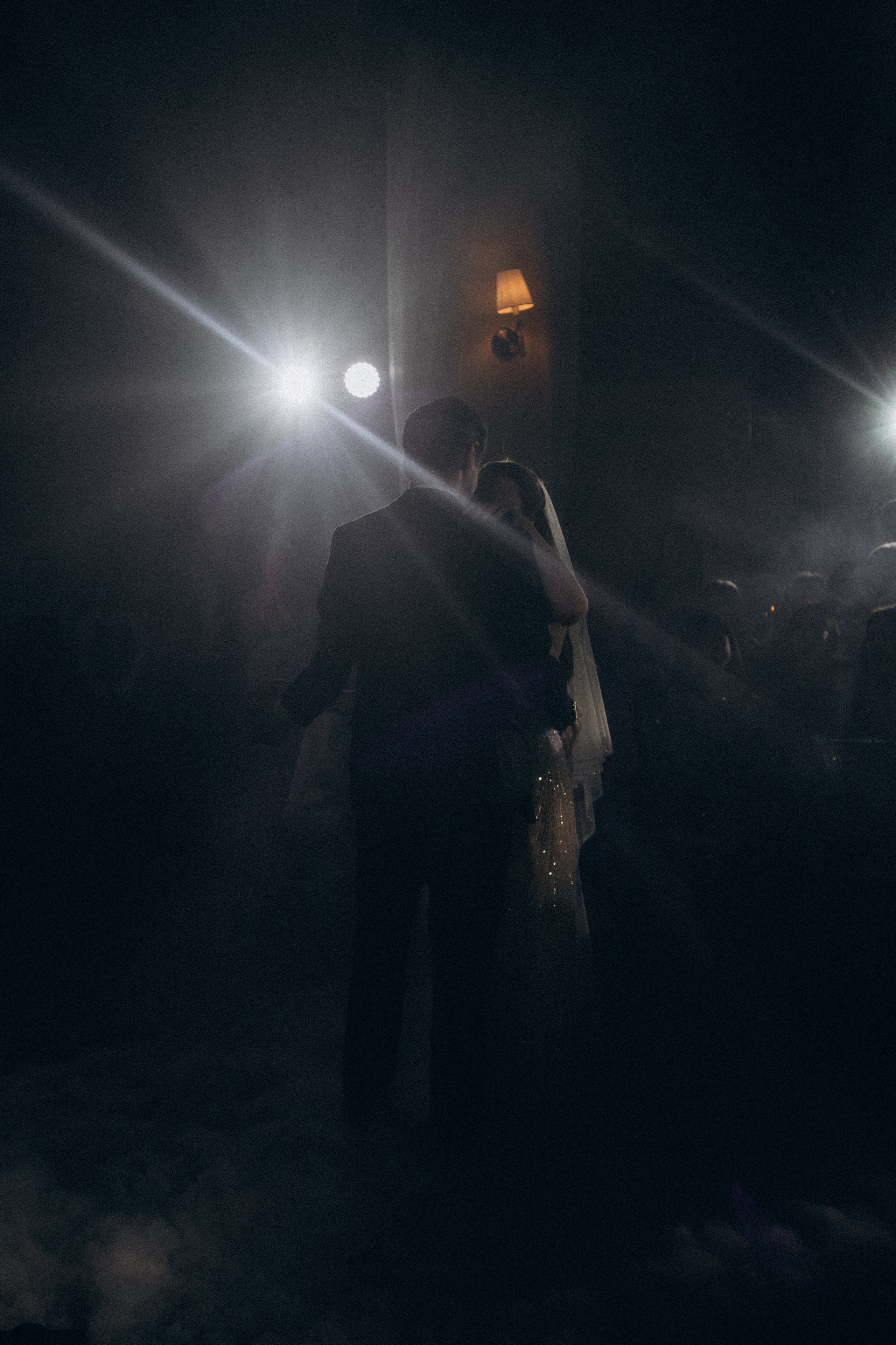 ПЕРВЫЙ ТАНЕЦ МОЛОДЫХ НА БАНКЕТЕ. ТРОГАТЕЛЬНЫЙ МОМЕНТ (СНЯТО В СИБИРЕ В НИЖНЕВАРТОВСКЕ). Профессиональный фотограф, Санкт-Петербург — Виктория Богомолова