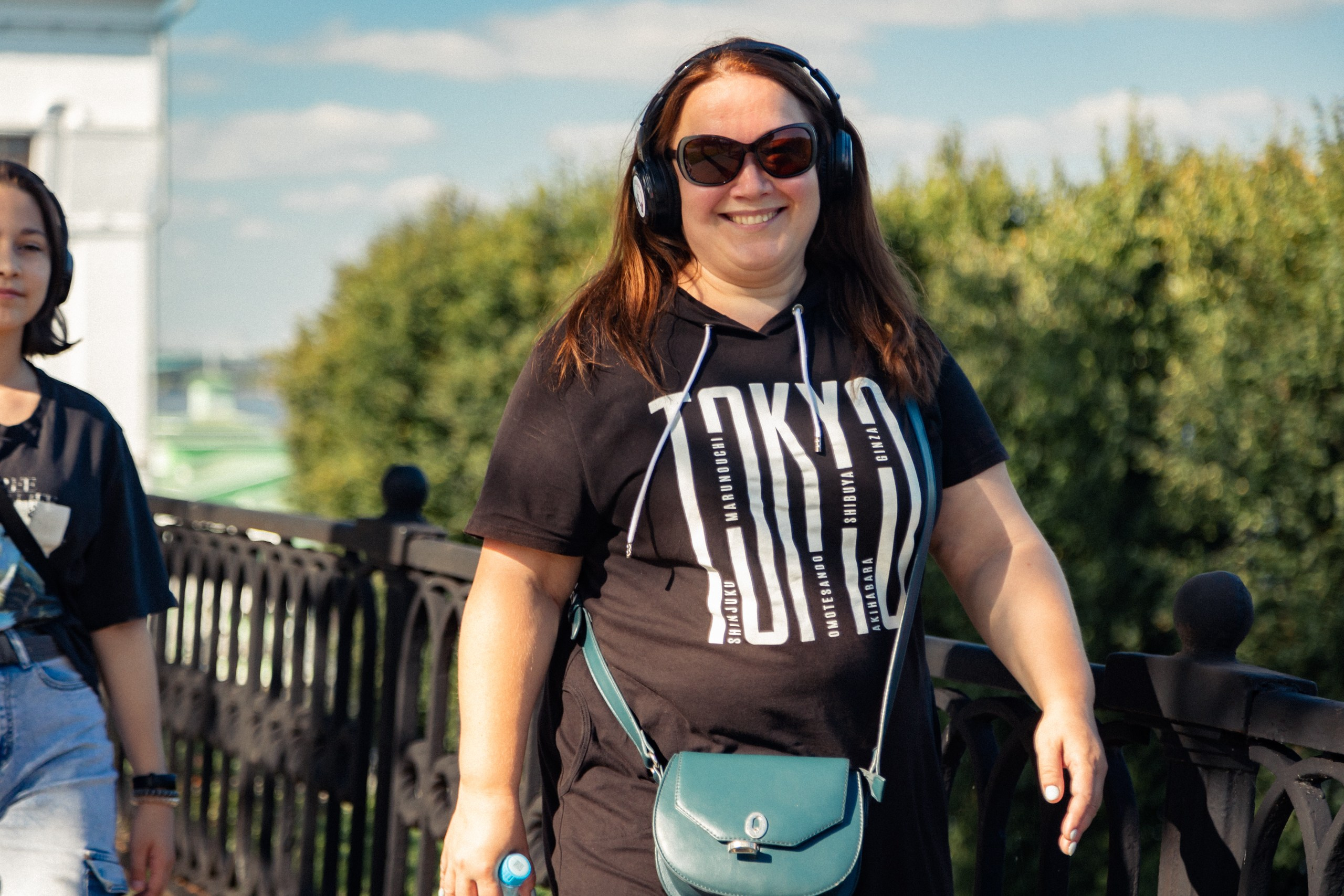 Экскурсия. На каждом снимке всегда два человека: фотограф и зритель