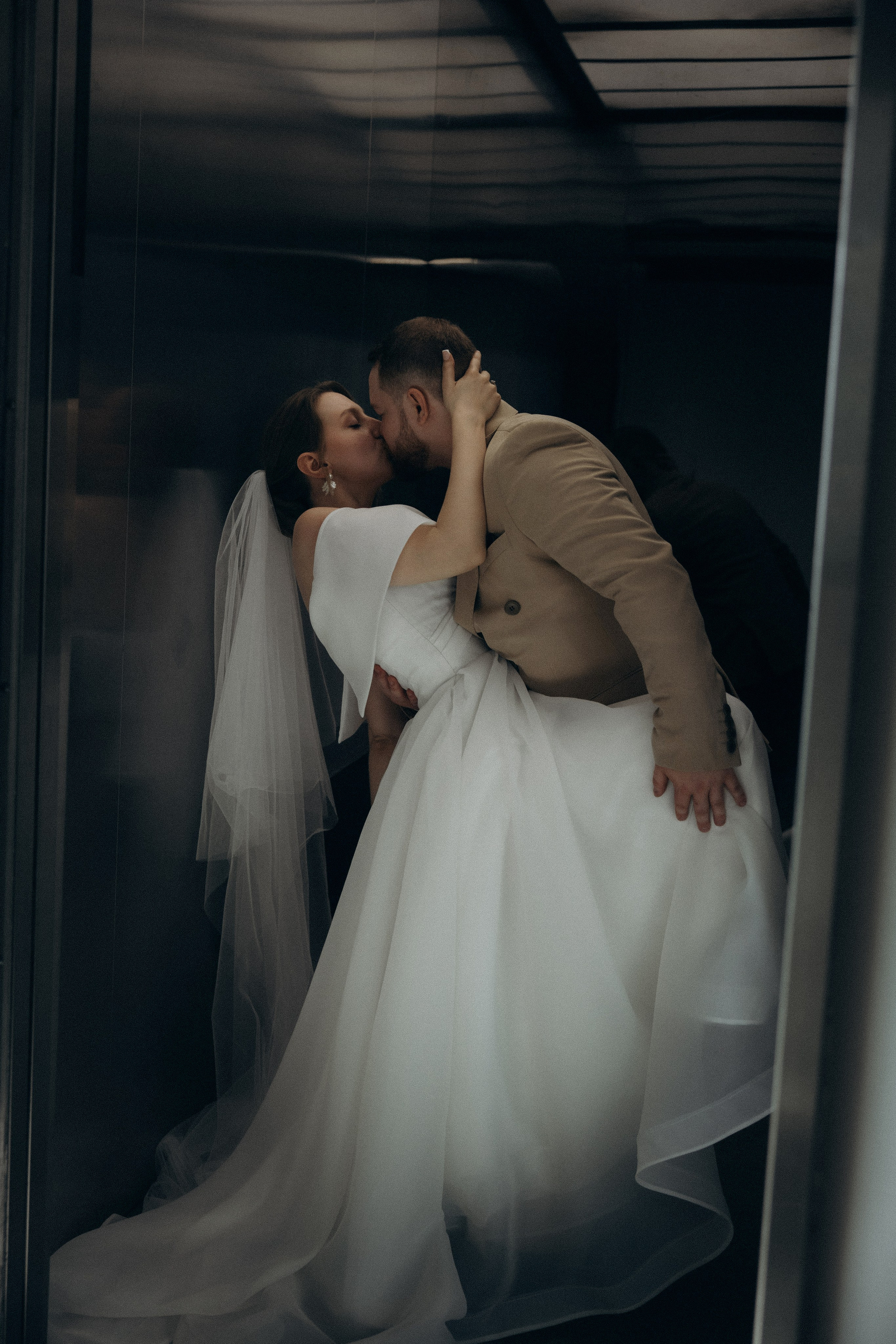 Утро невесты и свадебная фотосессия на теплоходе по Москве-реке