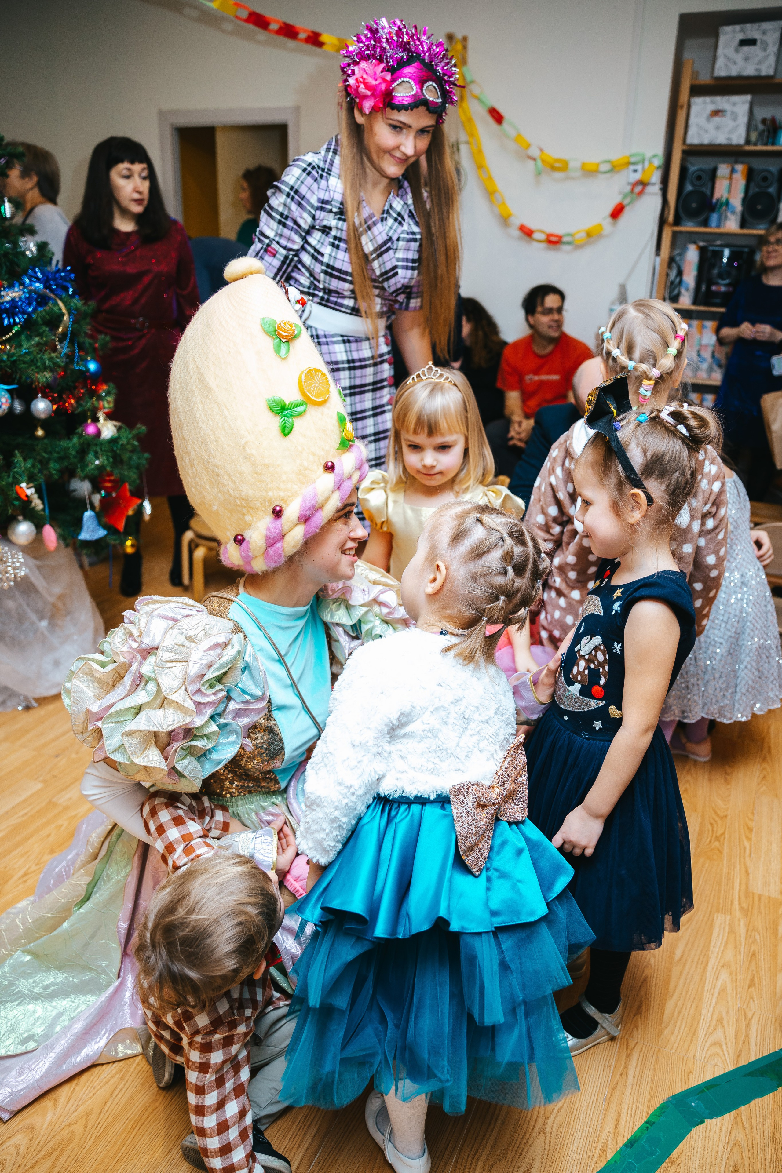 Новогодний утренник в Монтессори-садике. Семейный lifestyle фотограф в Санкт-Петербурге Людмила Пахомова