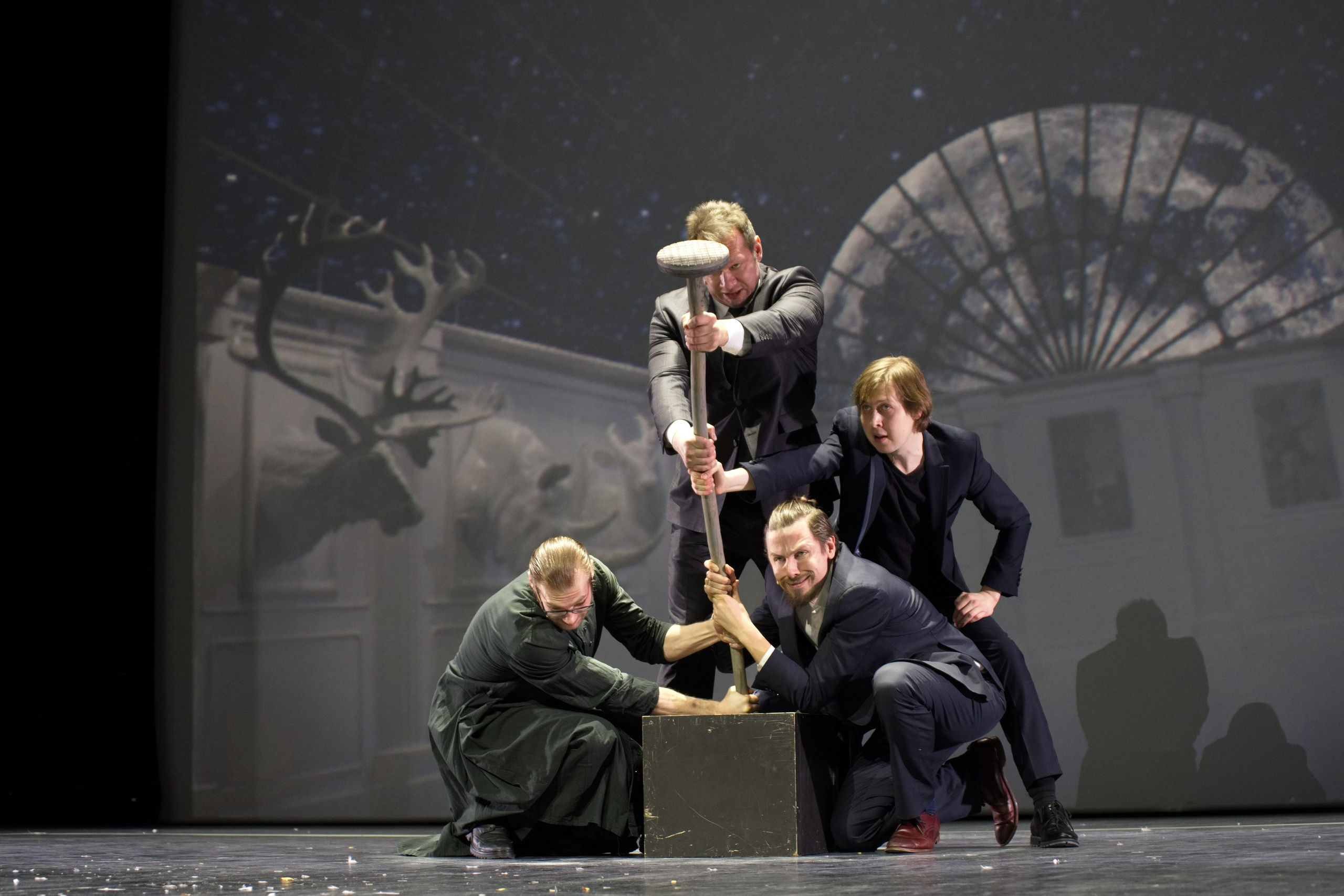 Театр И-Он, Мюнхгаузен. Семейный и детский фотограф Антон Зорин