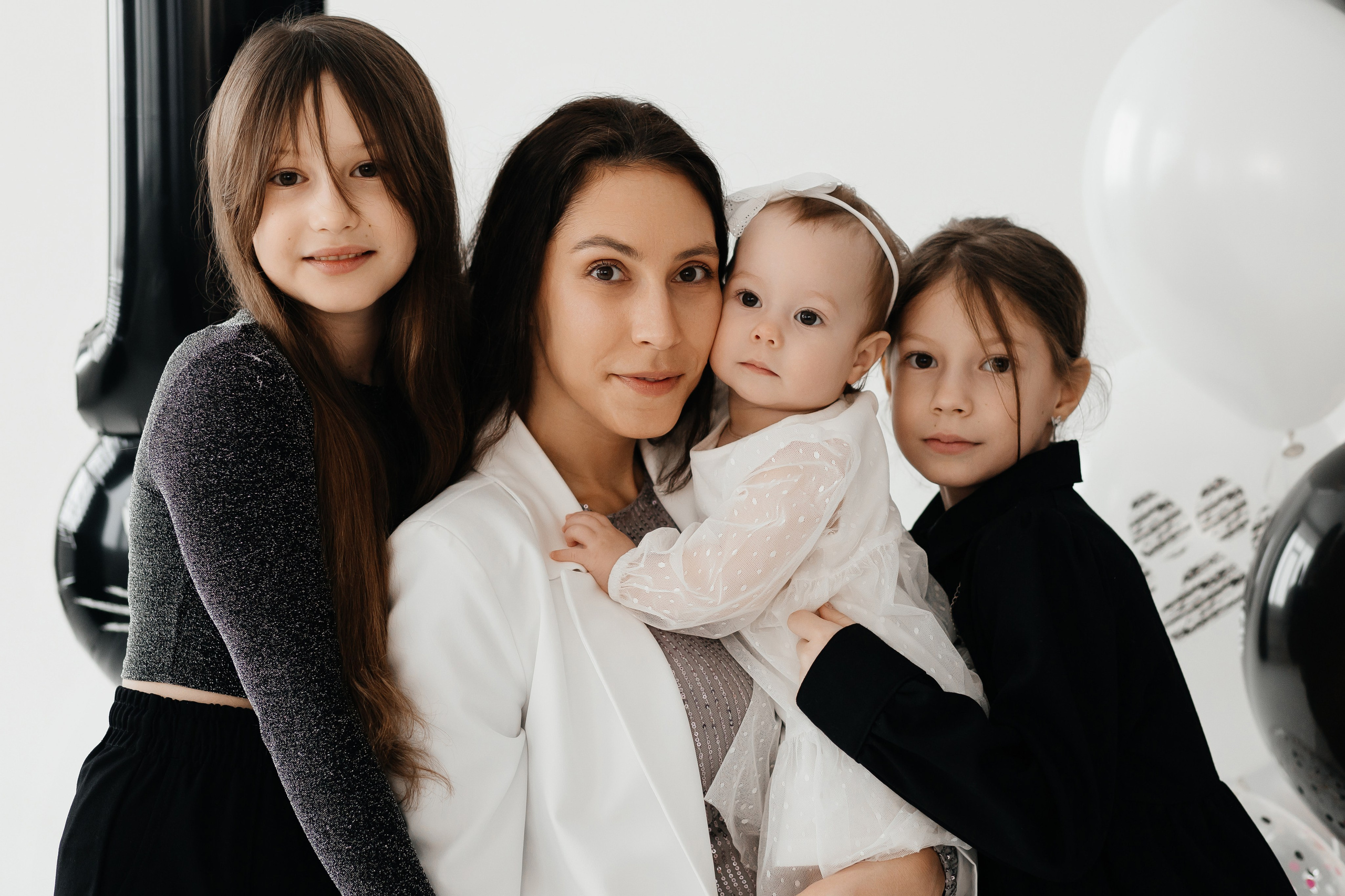 Иван, Валерия, Неонила, Василиса и Есения. Свадебный фотограф Чайковский