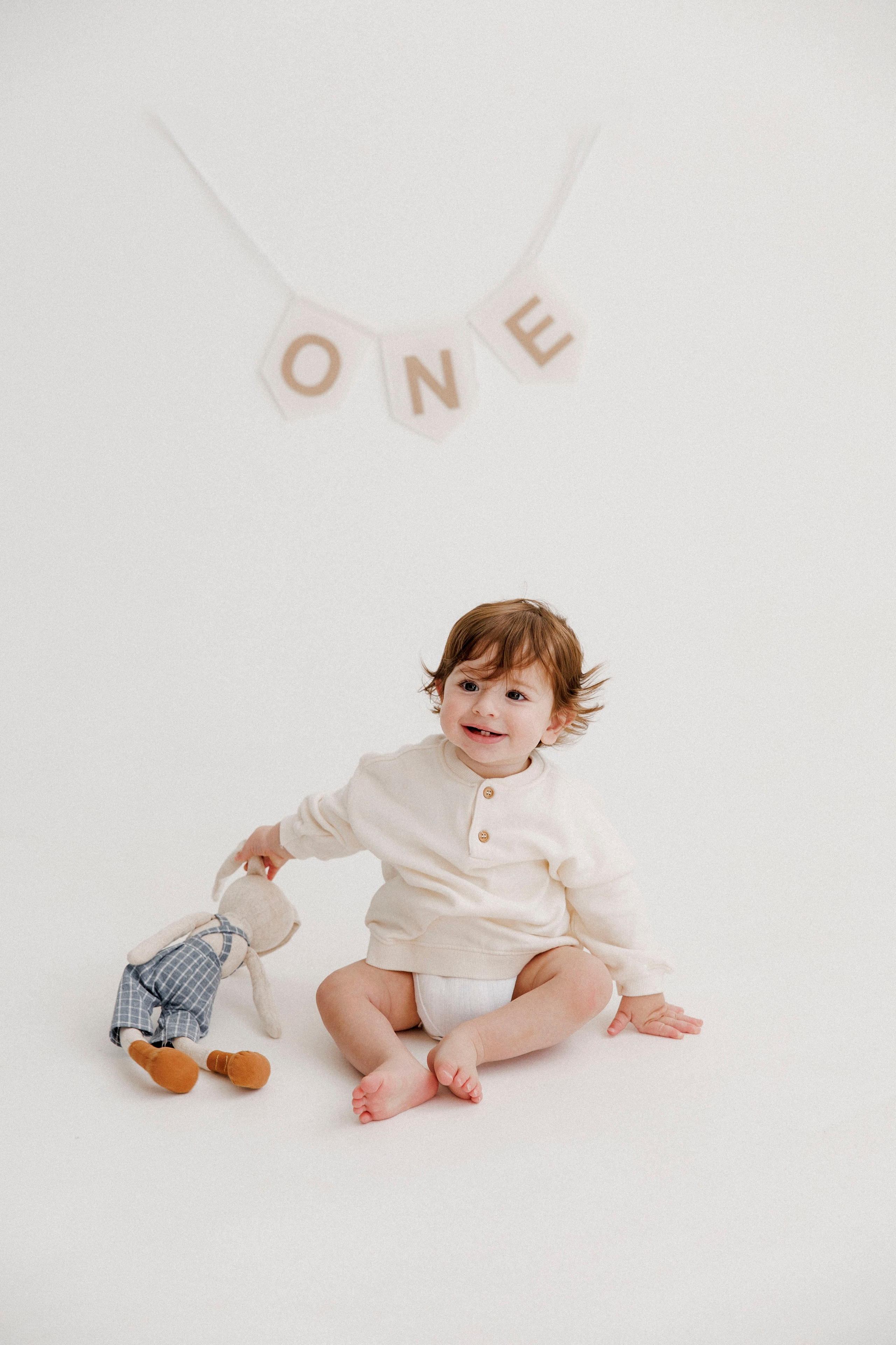 One year inside the White studio. Wedding and family photographer