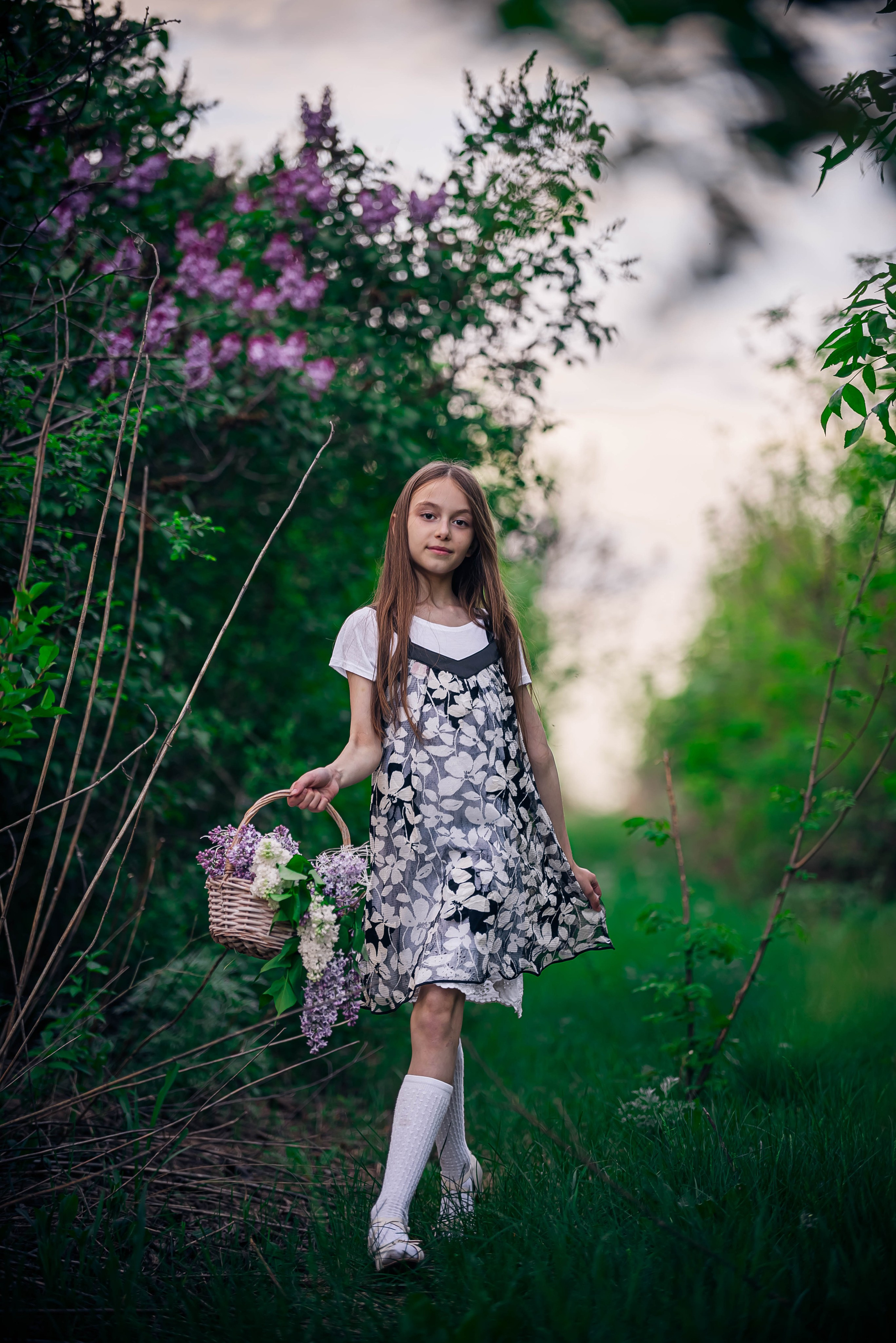 Анютка в сиреньке. Арт-фотограф Евгений Матвиенко