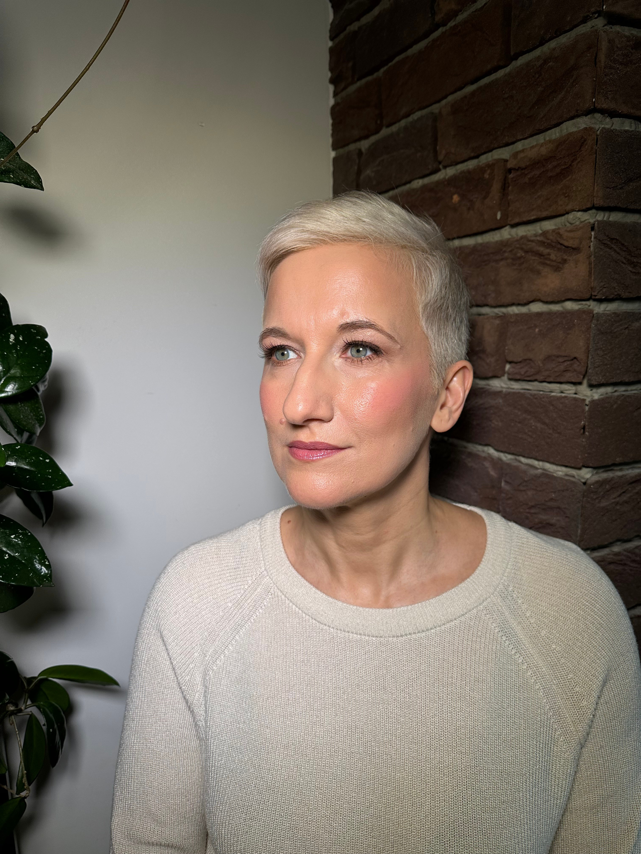 Лифтинг_макияж.Легкий, сияющий образ. Подчеркивает естественную красоту. 