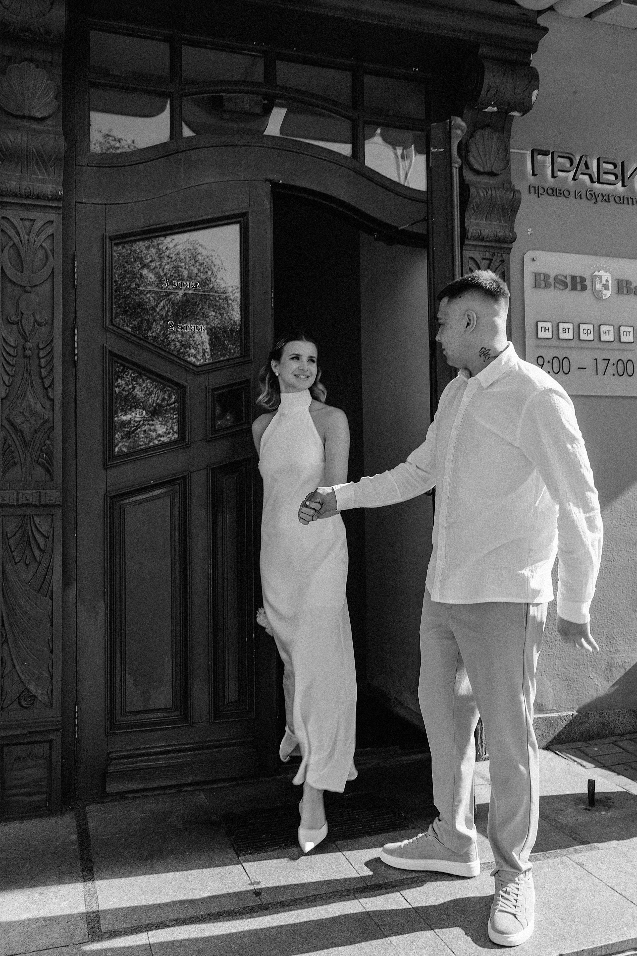 Любовь в одном знаменитом подъезде Минска. Ваш семейный фотограф в Минске — Вика Трегубова