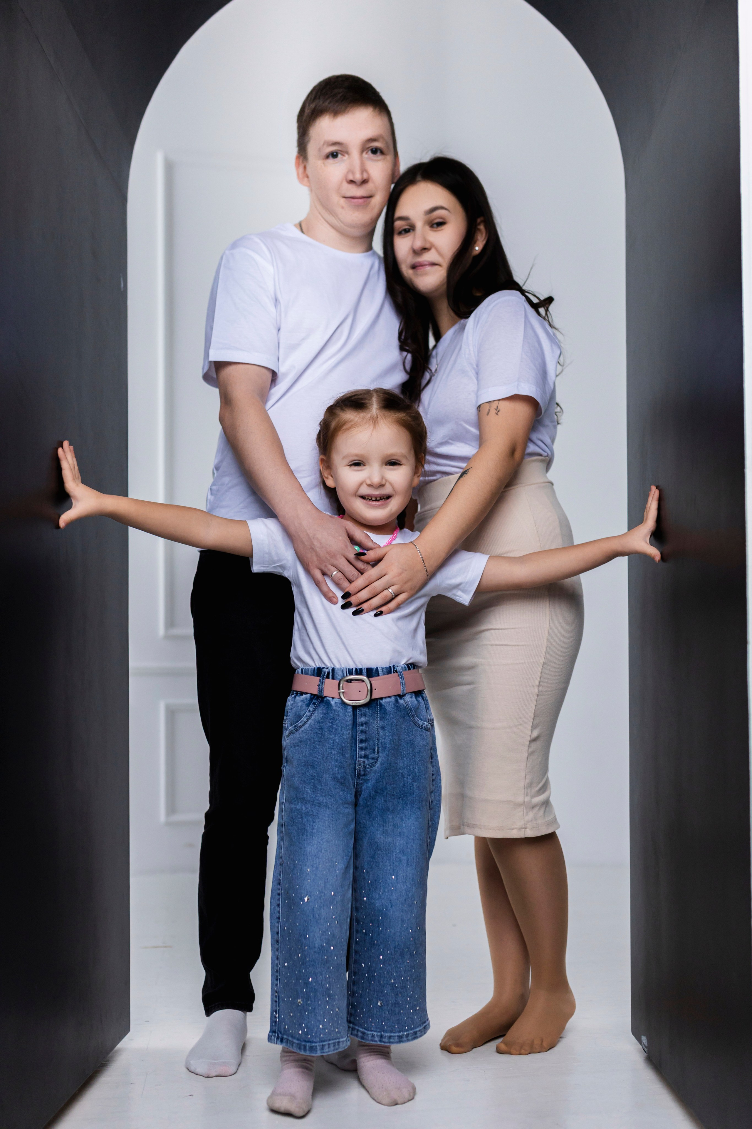 Фотосессия в студии для Дениса Ульяны и Киры. Фотограф Каримов Виктор