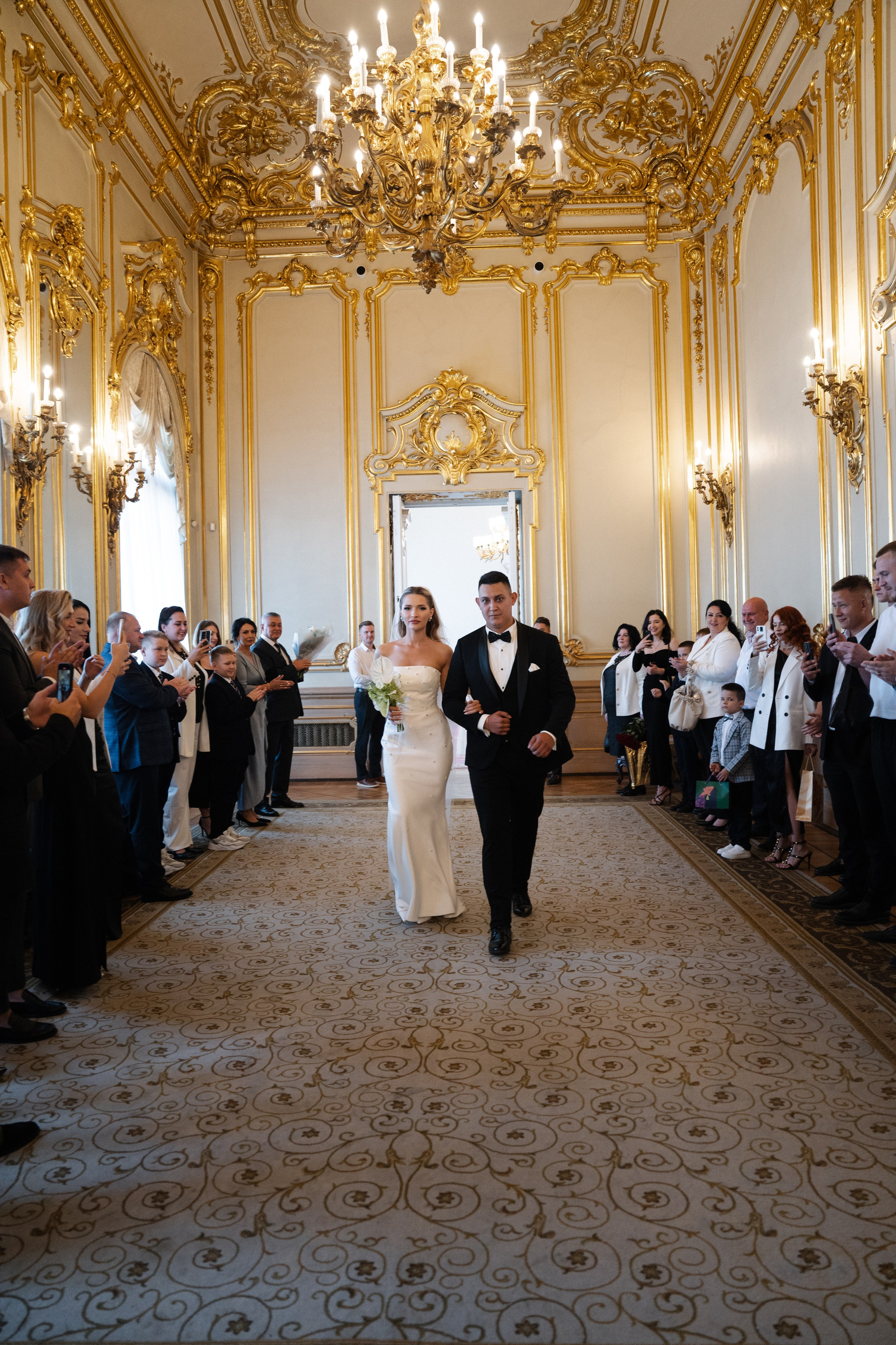 Виктория & Роман. Камерная городская свадьба в видовом ресторане в стиле современная классика. Свадебный фотограф организатор в Санкт-Петербурге Ассоль Опарина