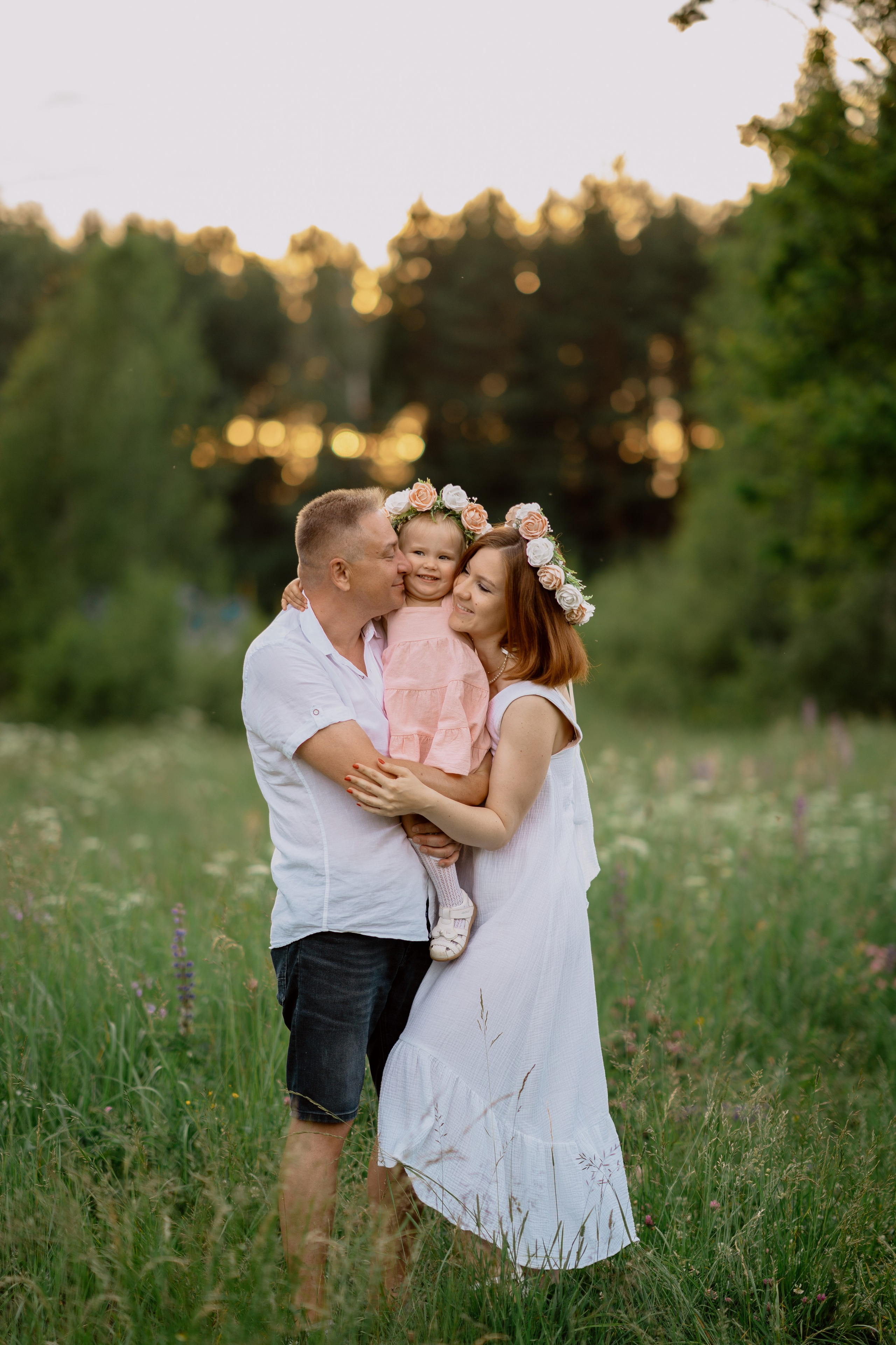 Фотосессия в люпинах. Анюта с мамой и папой. Семейный и детский фотограф в Сергиев Посаде, Хотьково Якимчук Любовь
