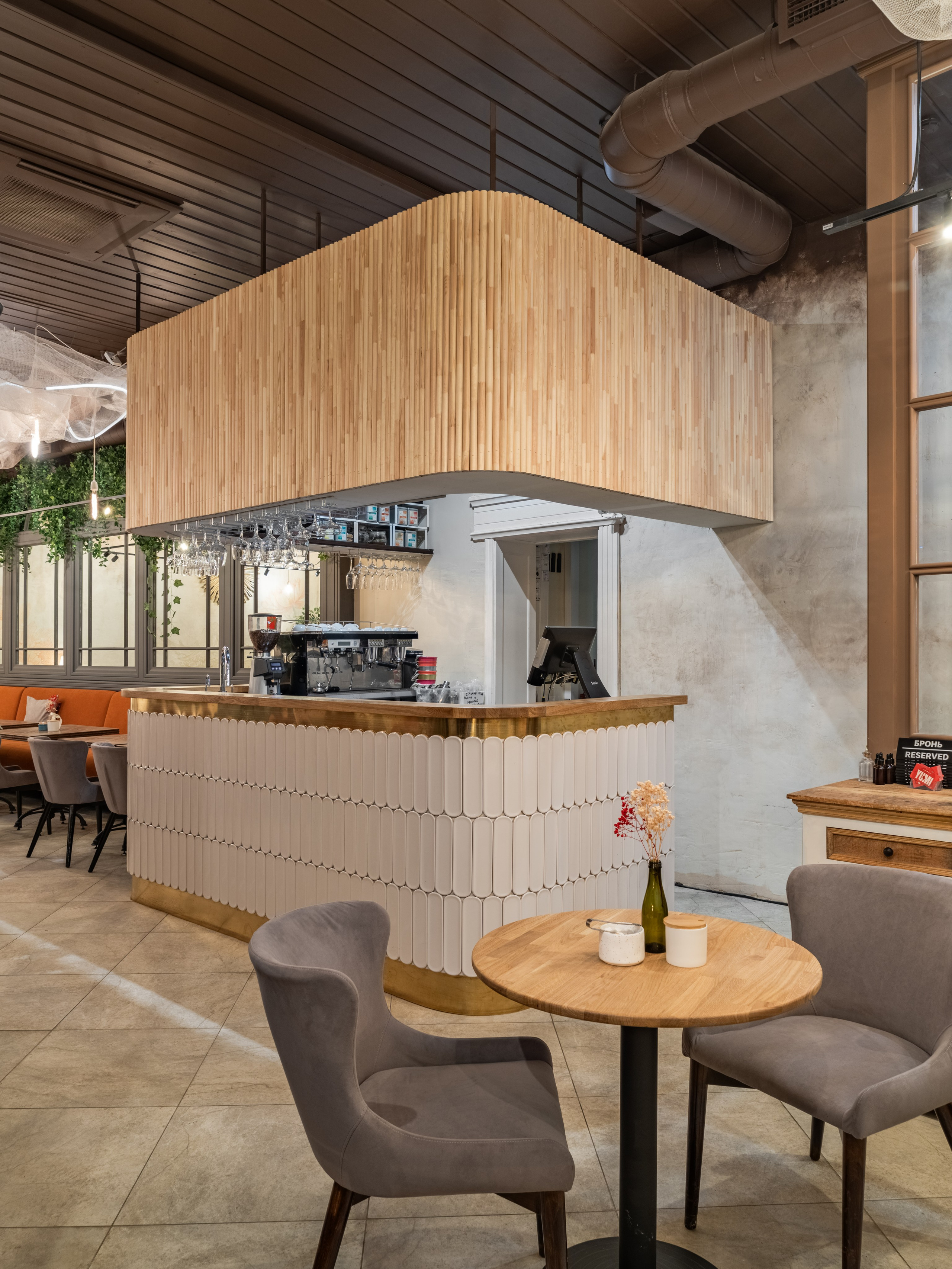 Ресторан Yumi. Дизайнер интерьера | Сабир Ульмаскулов