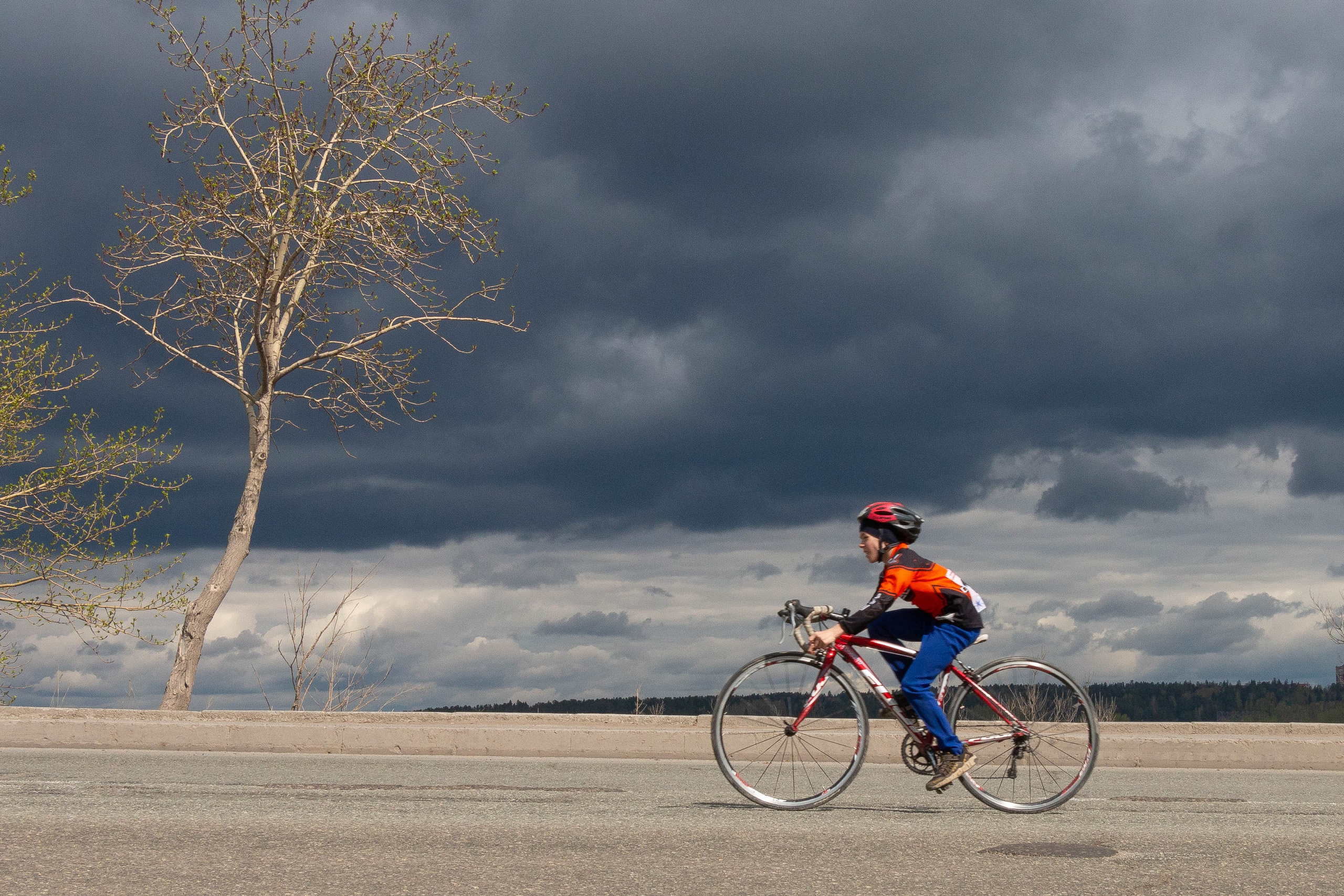 Велогонка на набережной. Ижевск 2024. Олег Романов. Мастер фото по спорту