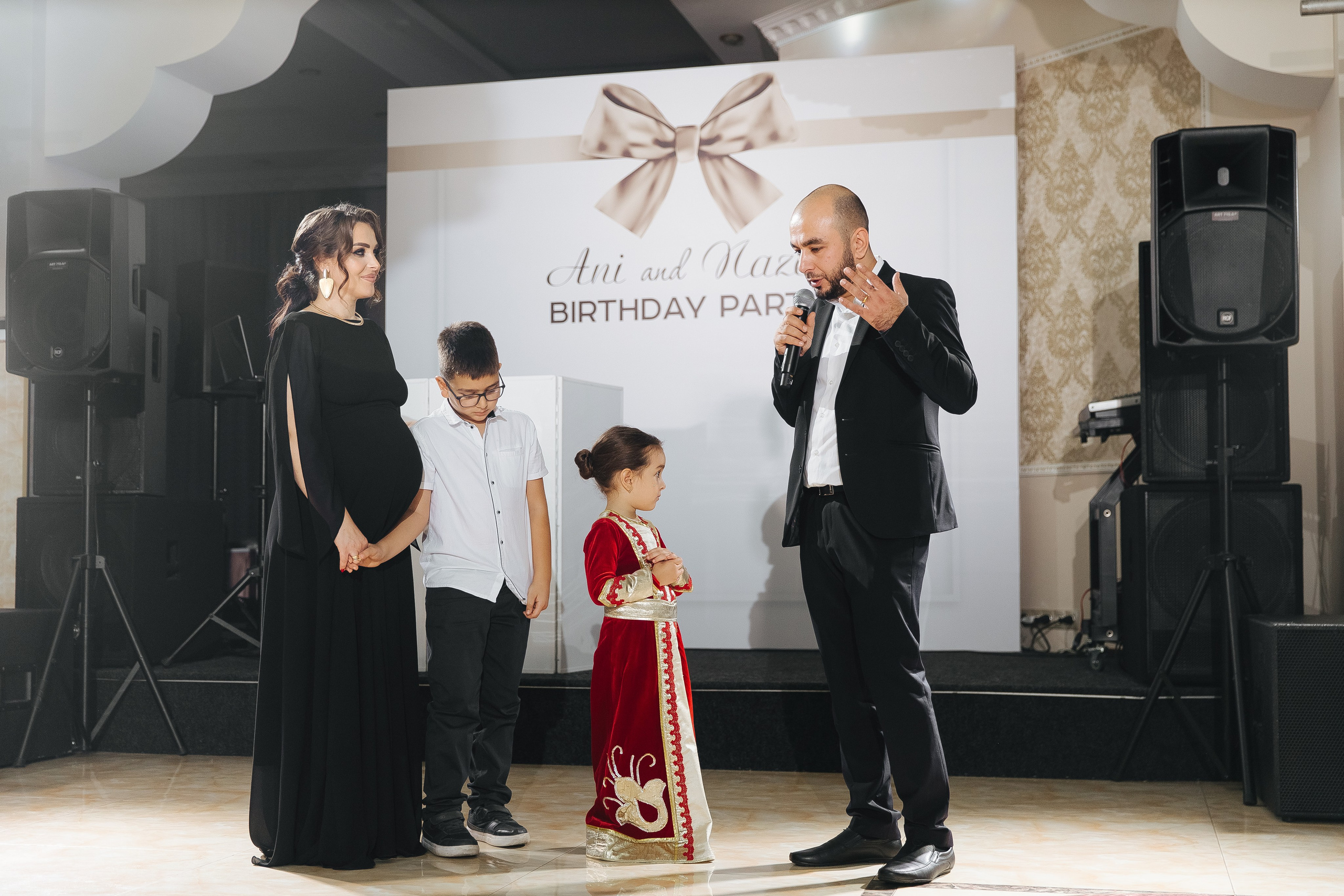 Ани и Назели. 35&5 День рождения, «Янтарь». Фотограф в Красноярске Надежда Воскресенская