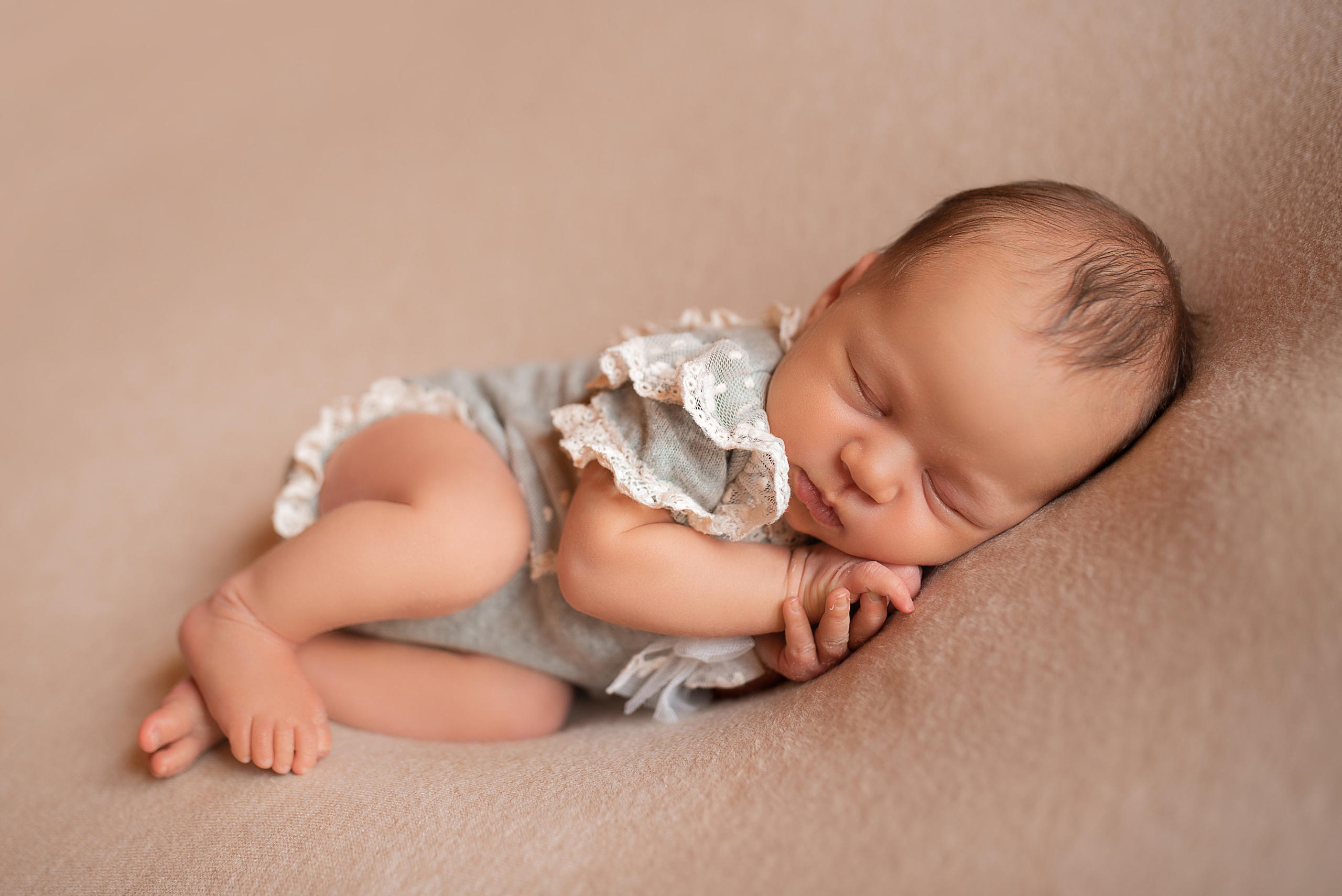 Новорожденные девочки. Фотограф новорожденных и детей до года в Челябинске Иванова Елена