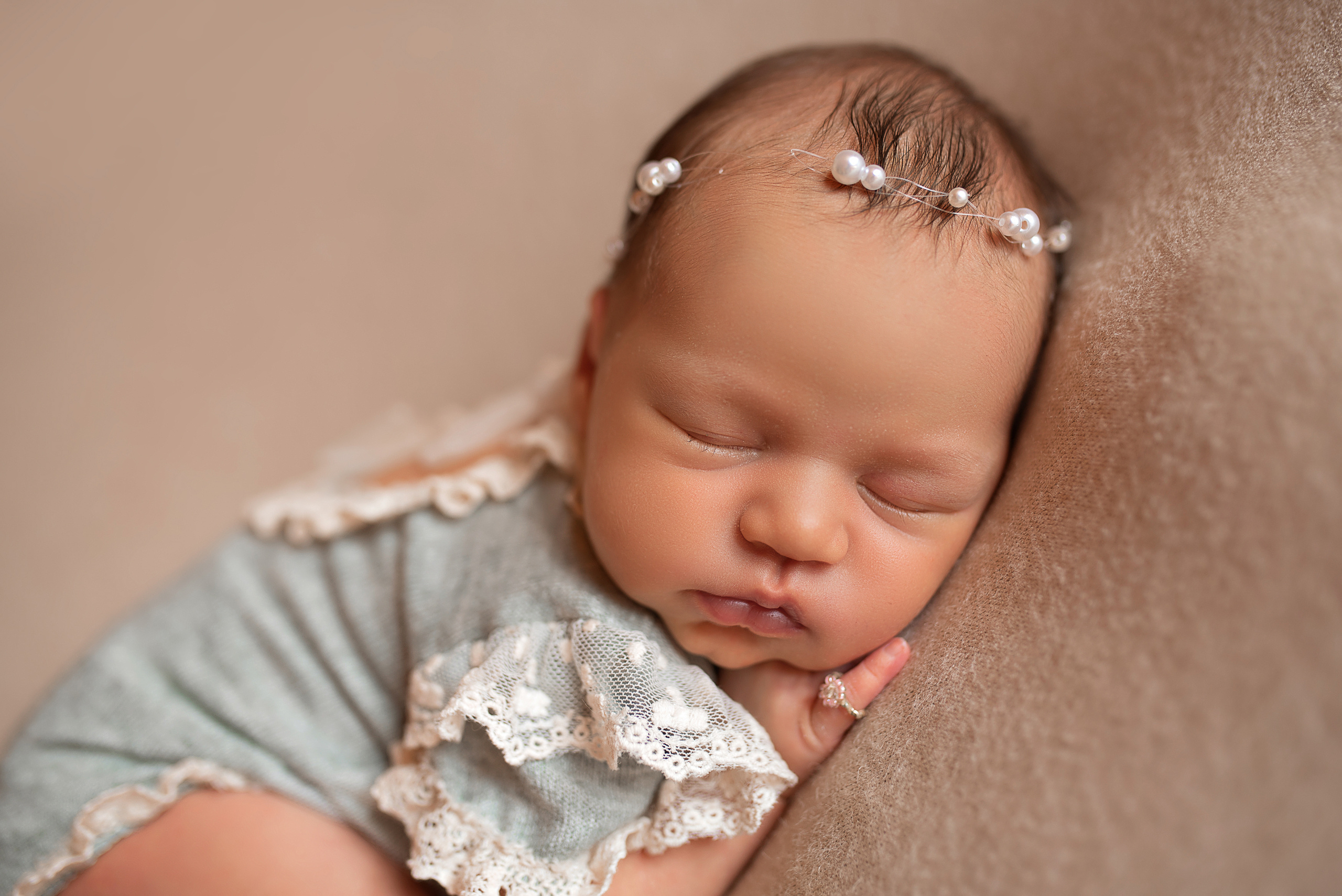 Новорожденные девочки. Фотограф новорожденных и детей до года в Челябинске Иванова Елена