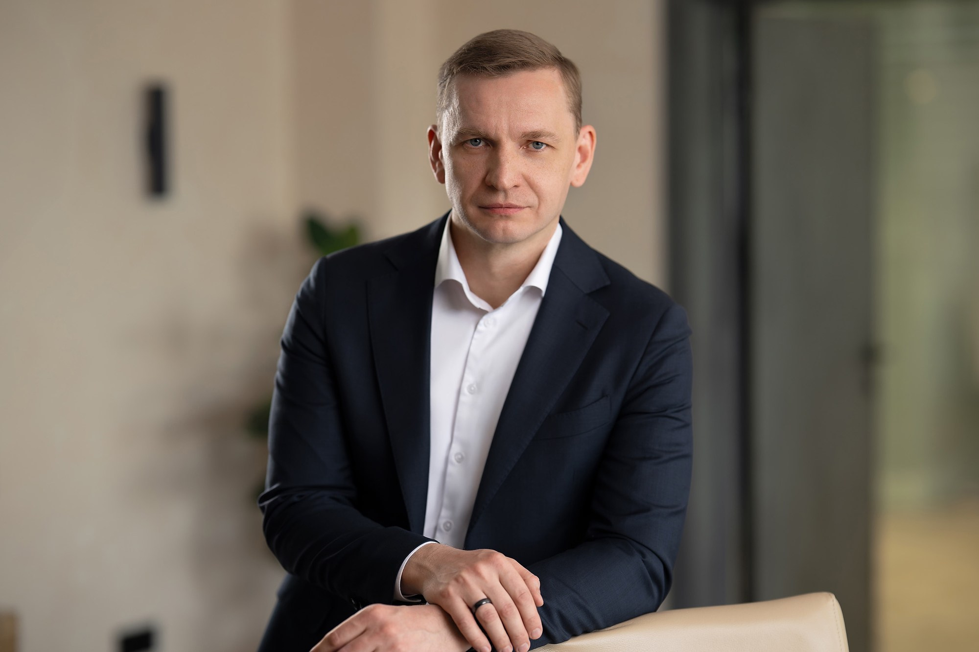 Headshot, портрет в интерьере офиса, командная съёмка, репортажный портрет в рабочей обстановке. Промышленная и репортажная фотография