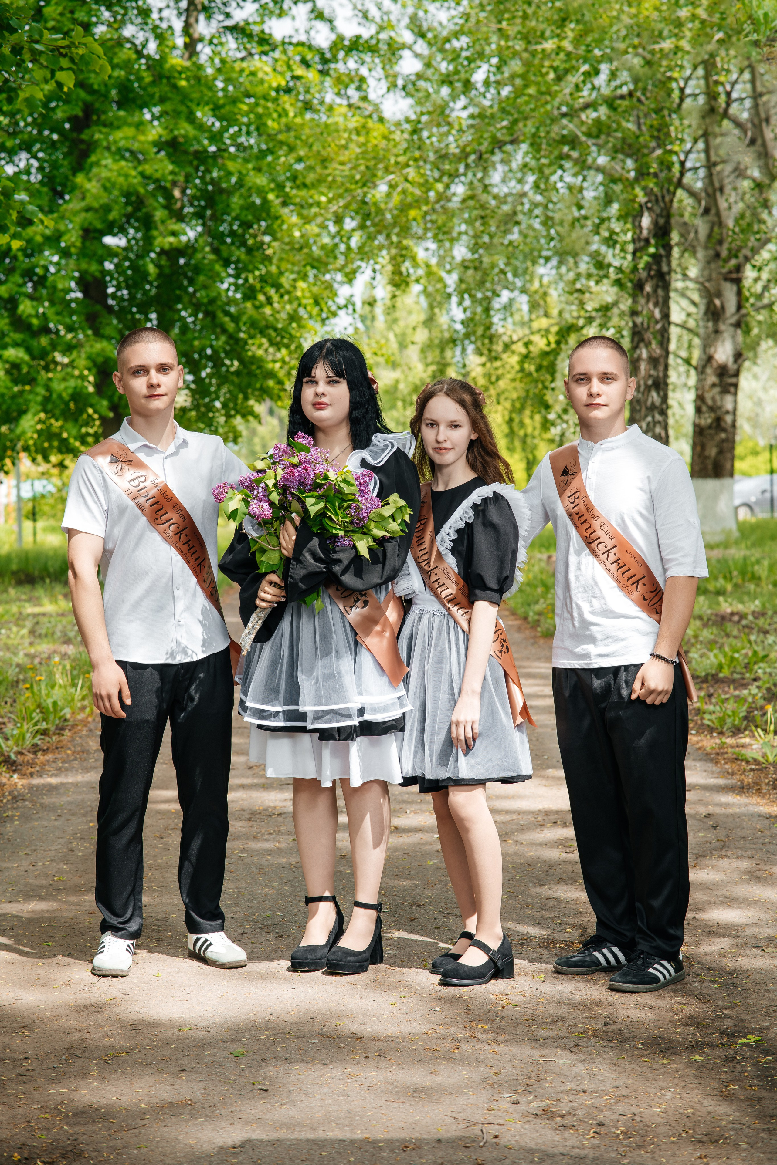Сочная классика. Школьный фотограф в Валуйках. Фотосессии для выпускников и изготовление выпускных альбомов в городе Валуйки и в Белгородской области