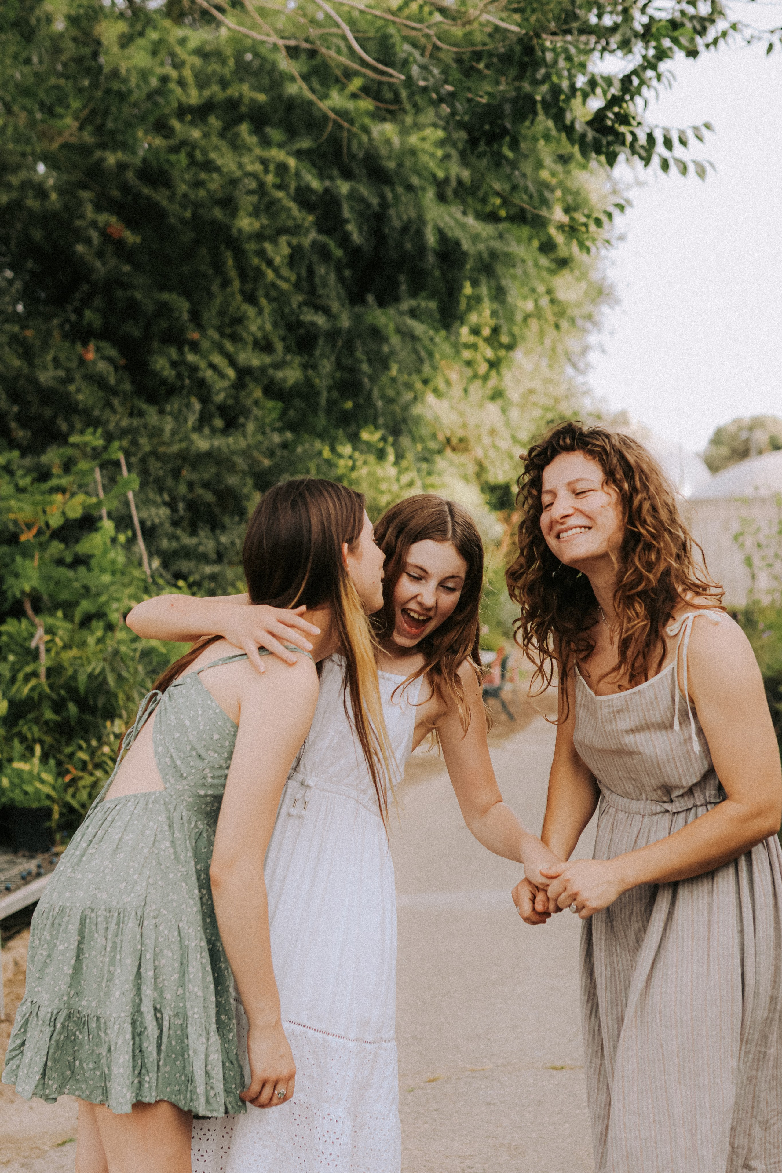 Polya, Shusha and Zhenya. Photographer in Israel Alice Milchin