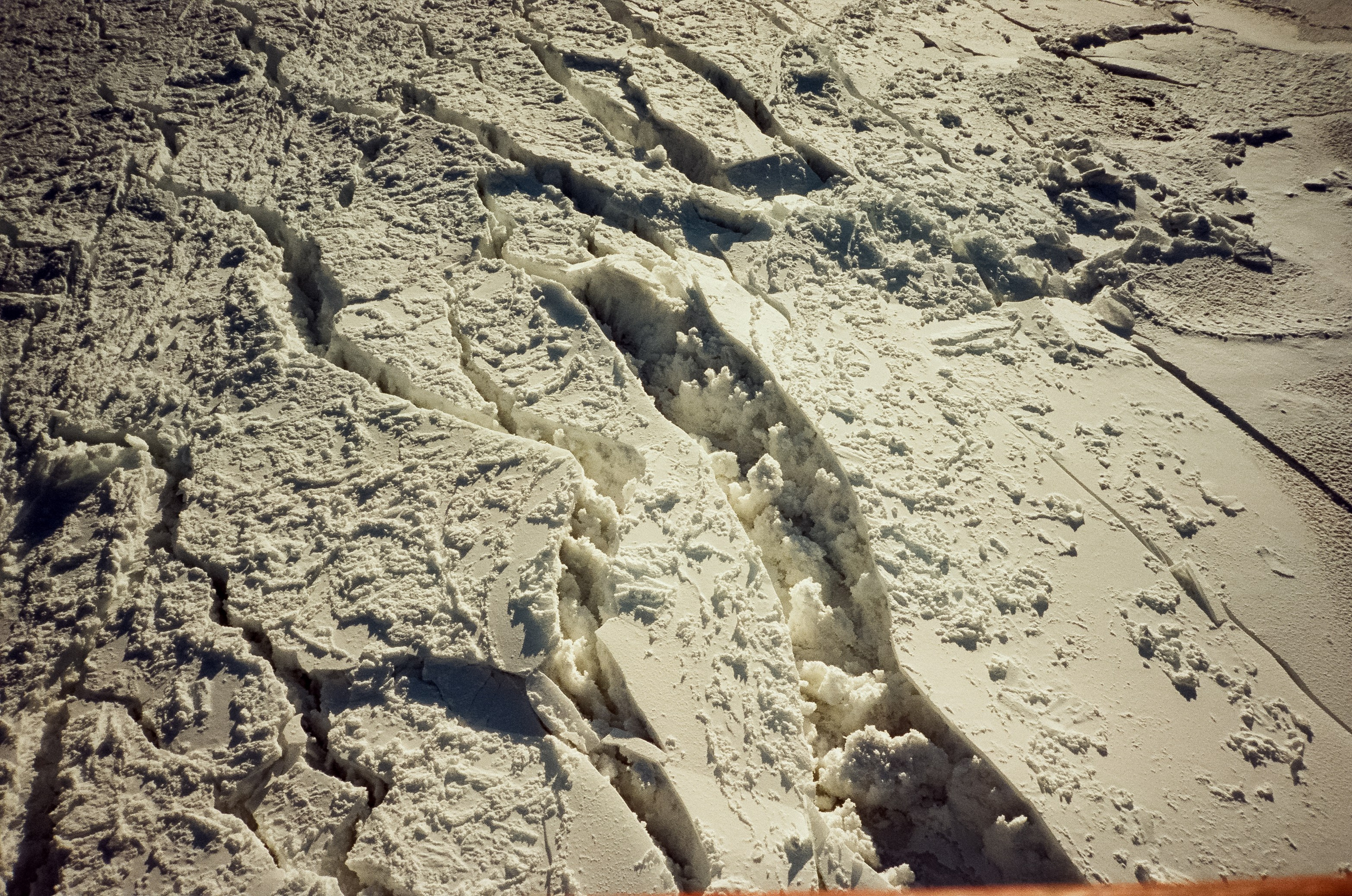 Подвесной мост Царская охота и база Белые скалы. Ледяная Катунь на сол. Фотограф-документалист Мария Осокина