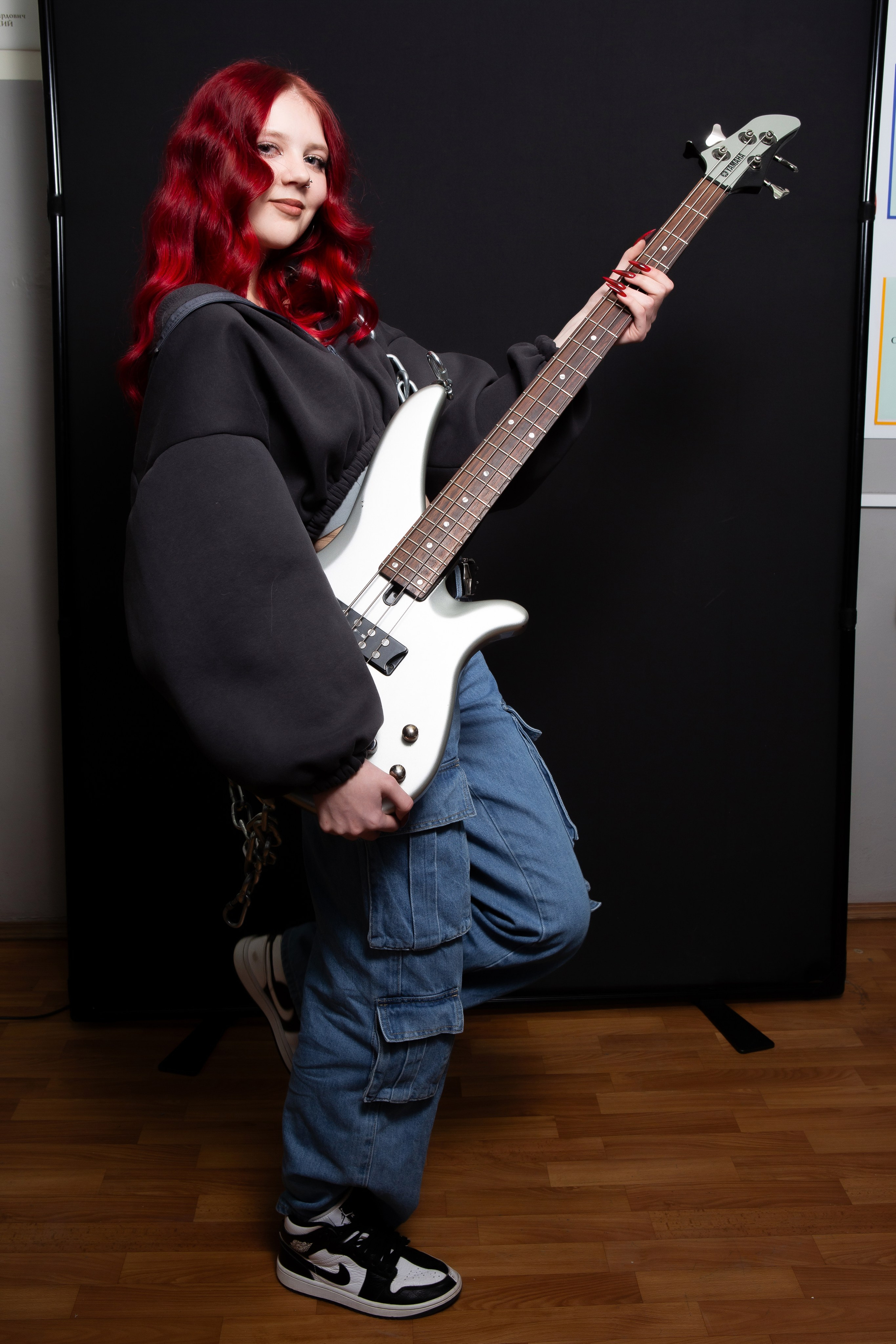 Портретная фотосессия для учеников 9 класса на чёрном фоне | Школьный фотограф Николай Богатырёв | Твой альбом / Твои правила. ТВОЙ АЛЬБОМ / ТВОИ ПРАВИЛА