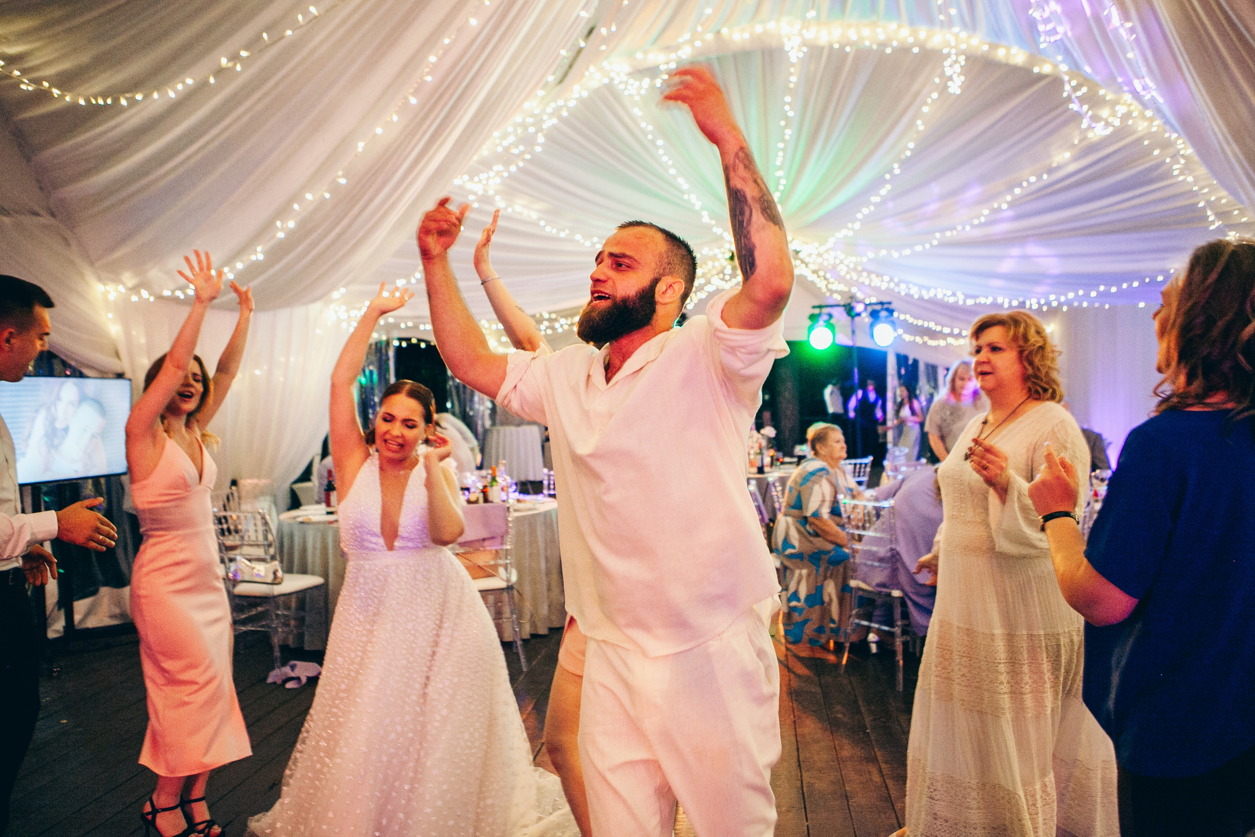 Свадебная фотосессия в отеле hartwell hotel и на патриарших прудах. Фотограф Ольга Ефремова