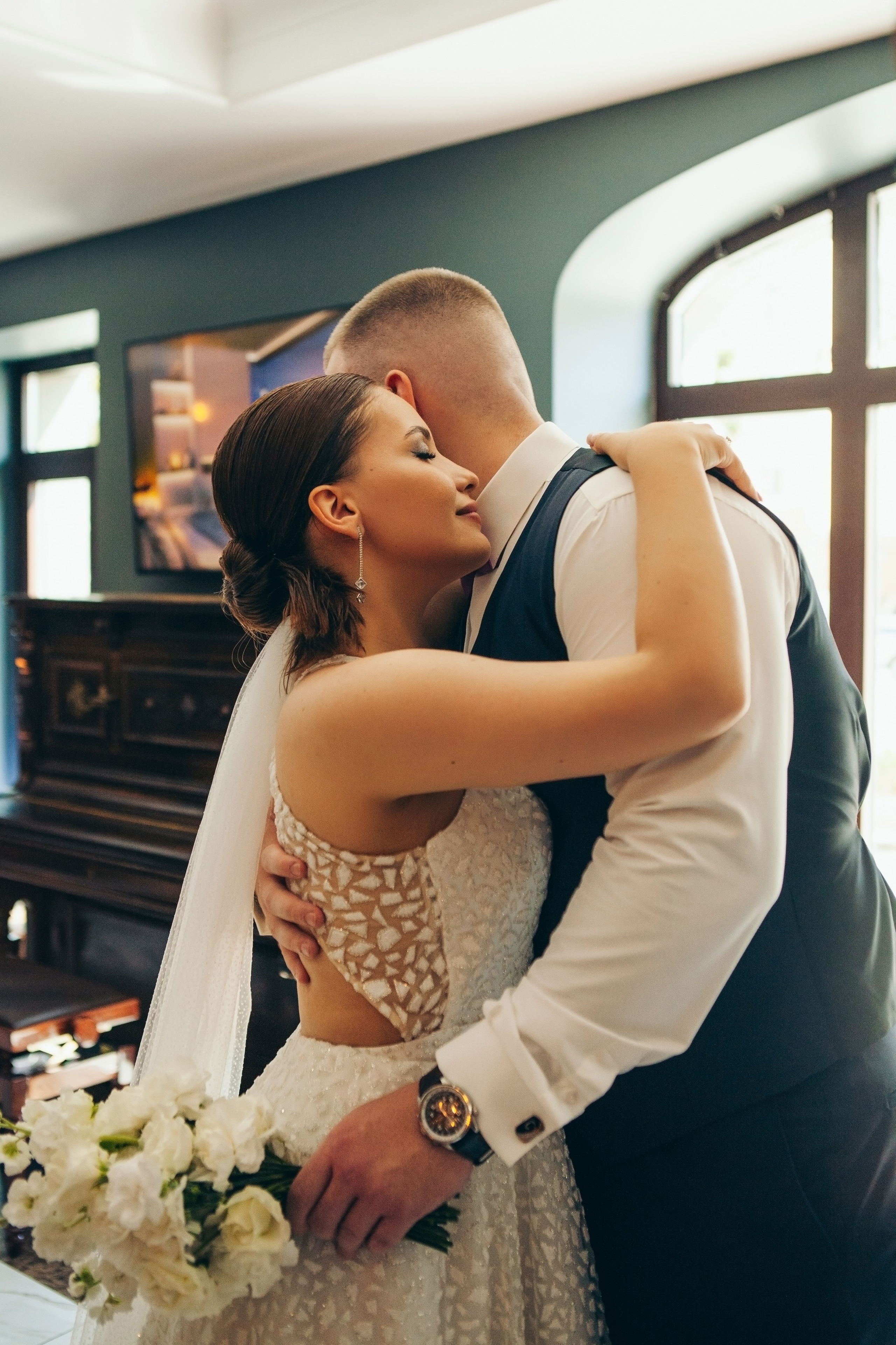 Свадебная фотосессия в отеле hartwell hotel и на патриарших прудах. Фотограф Ольга Ефремова